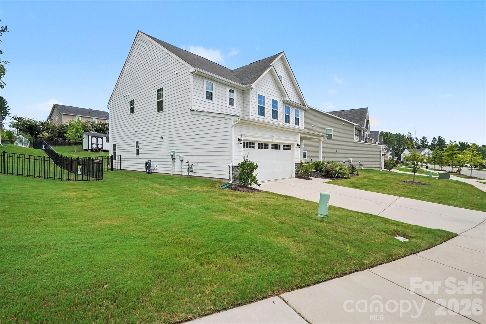 8504 Everwood Avenue Property Photo 7