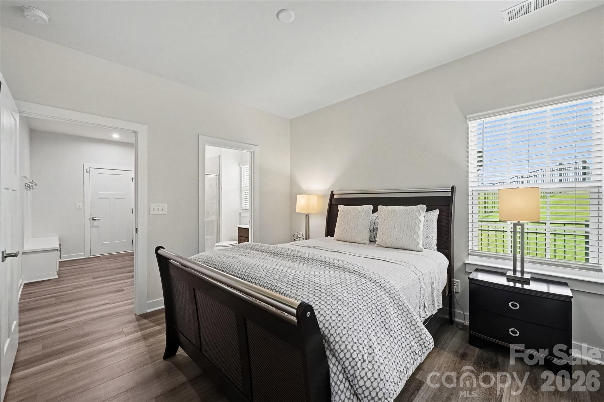 8504 Everwood Avenue Property Photo 14
