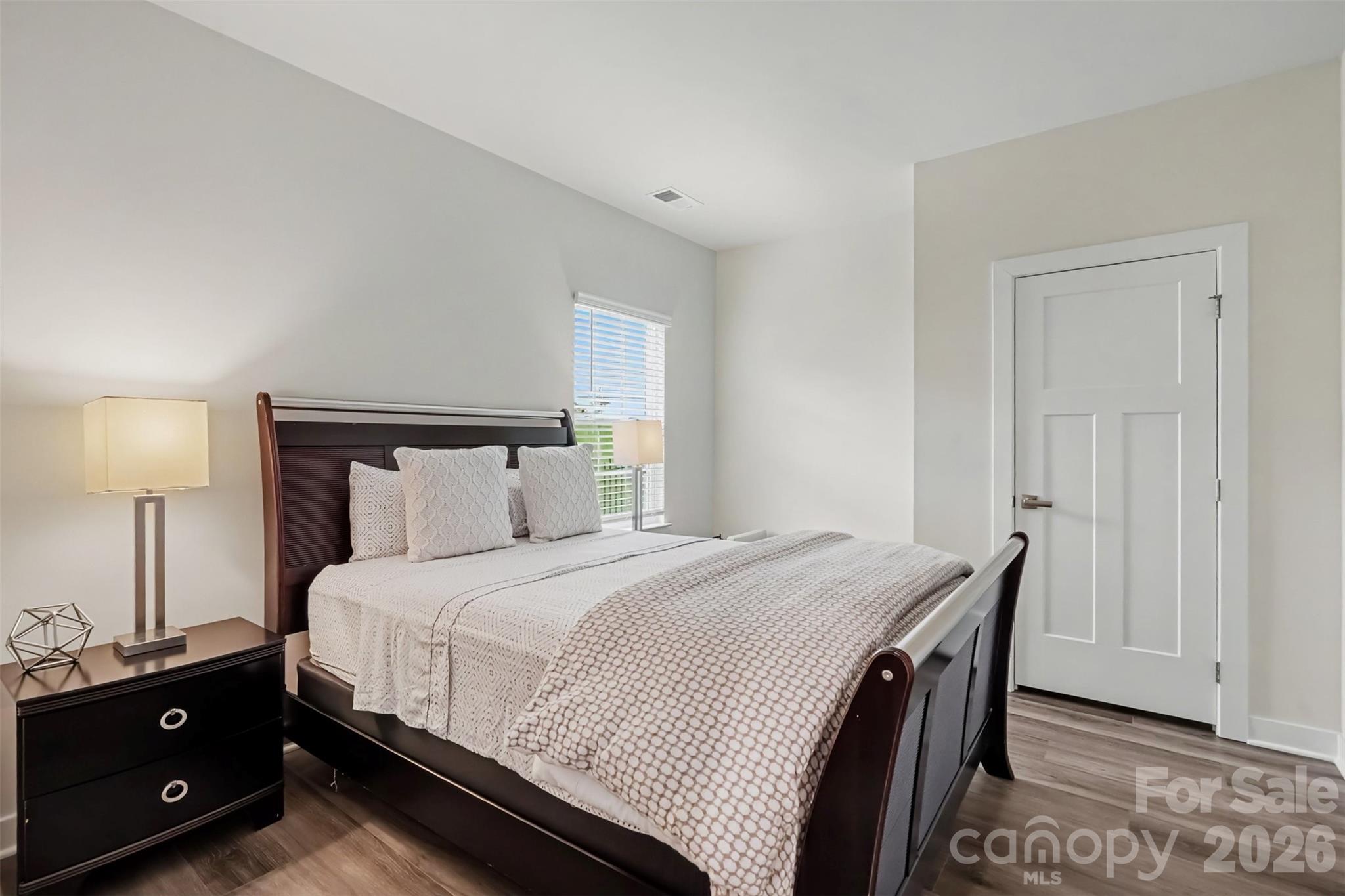 8504 Everwood Avenue Property Photo 15