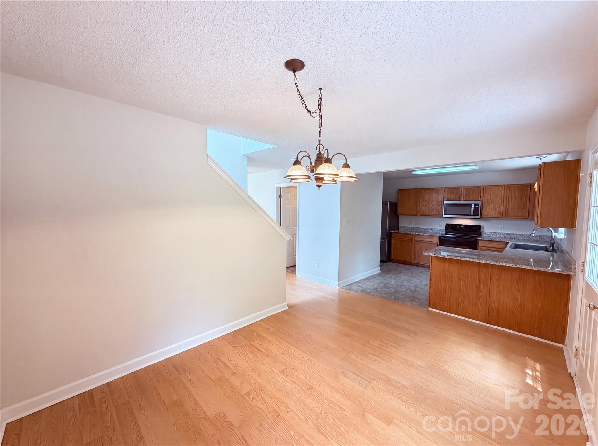 2916 Rosemeade Drive Property Photo 7