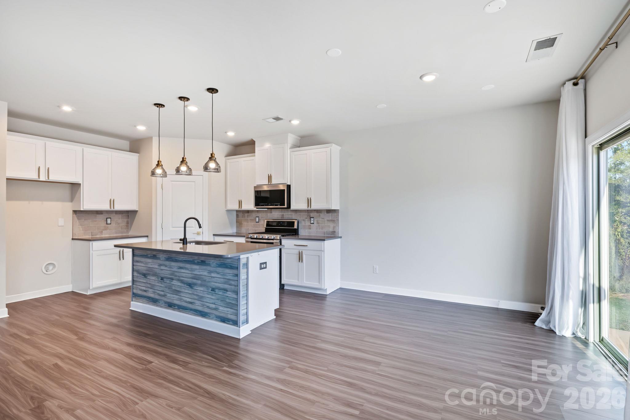 5609 Lavaux Court Property Photo 7