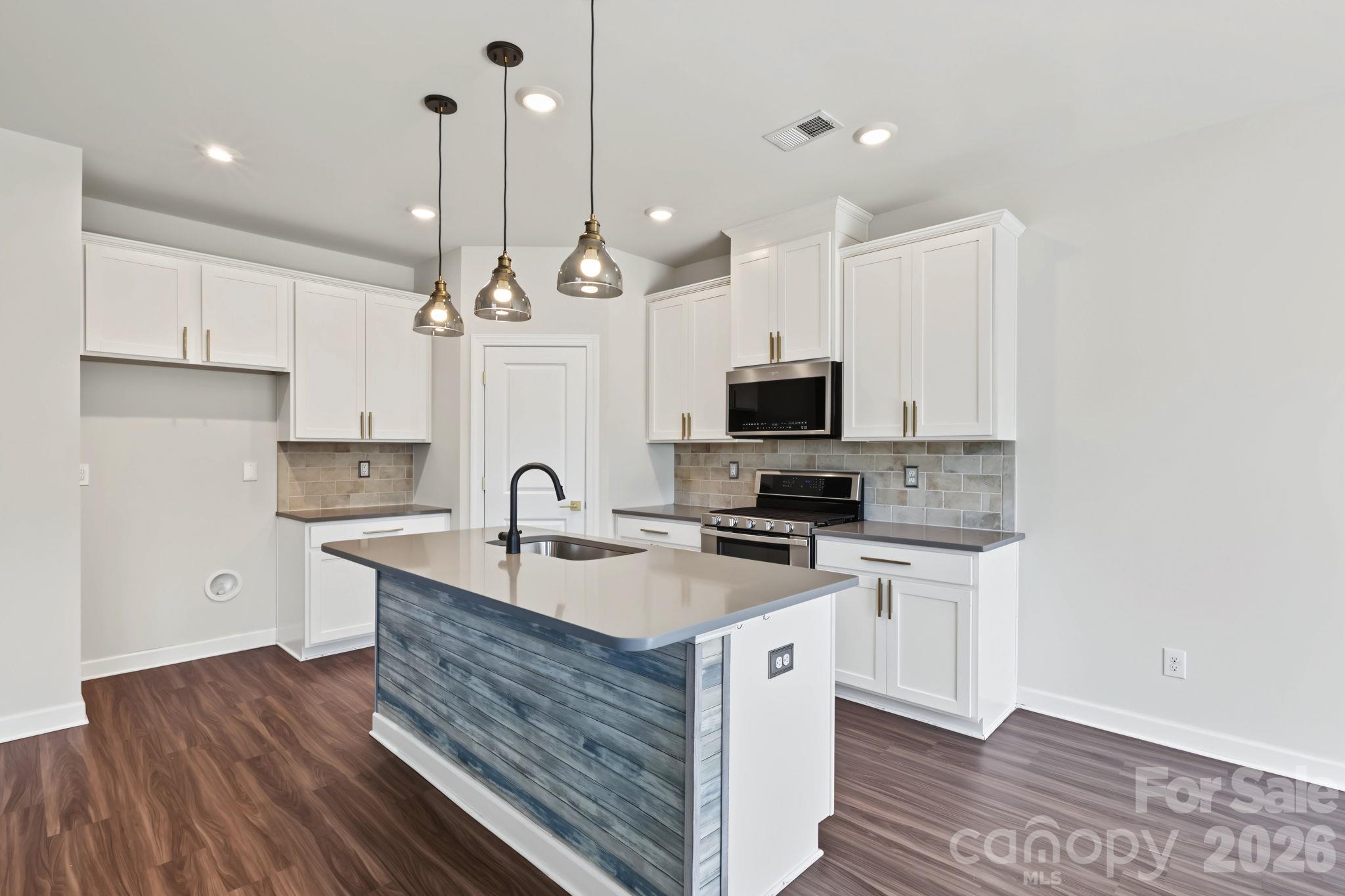 5609 Lavaux Court Property Photo 8