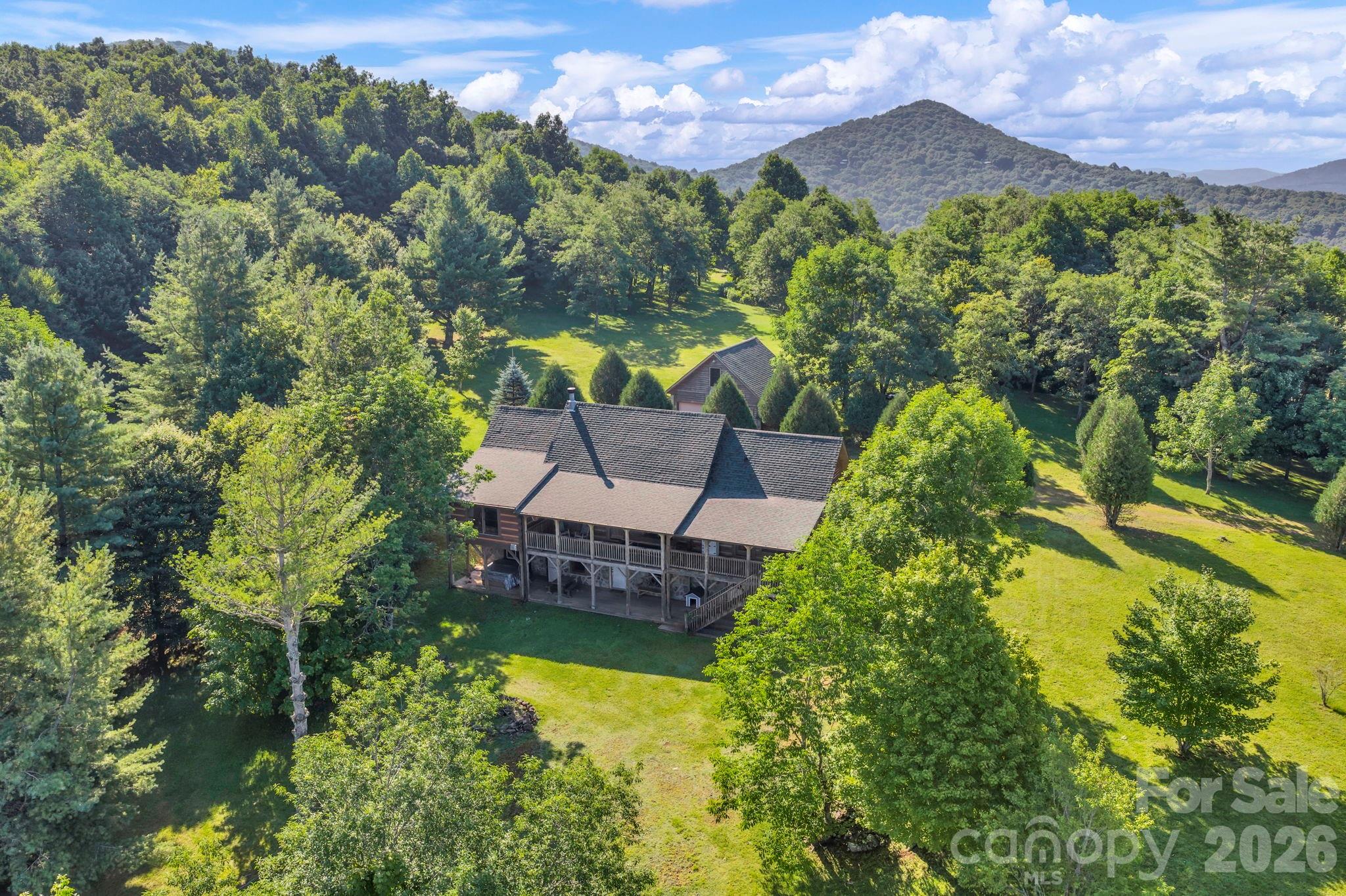 525 Schoolhouse Ridge Property Photo 1