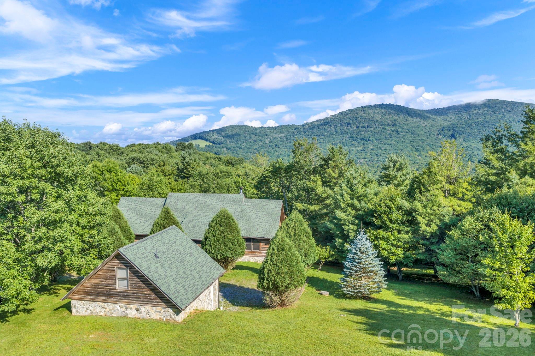 525 Schoolhouse Ridge Property Photo 2