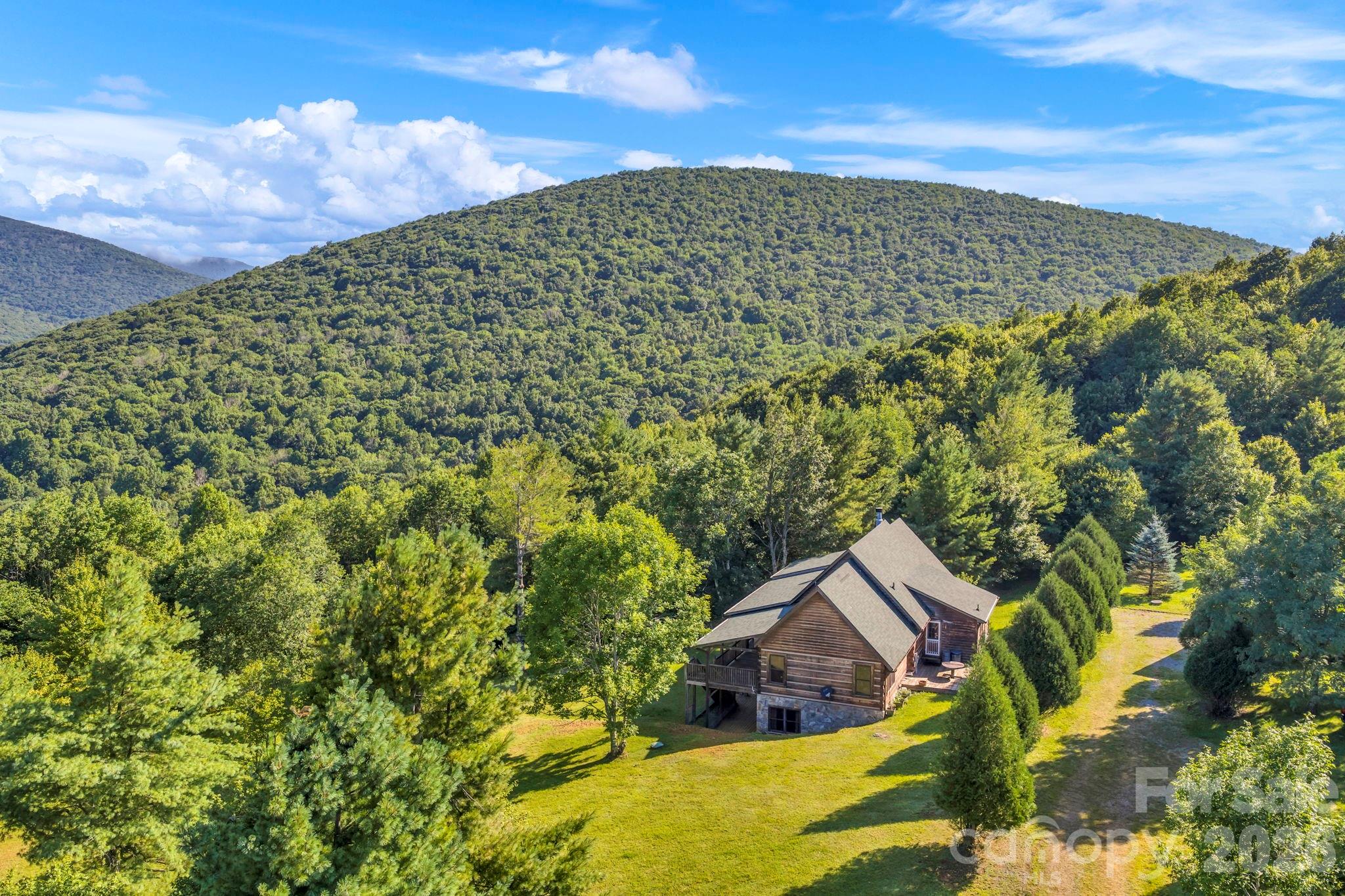 525 Schoolhouse Ridge Property Photo 6