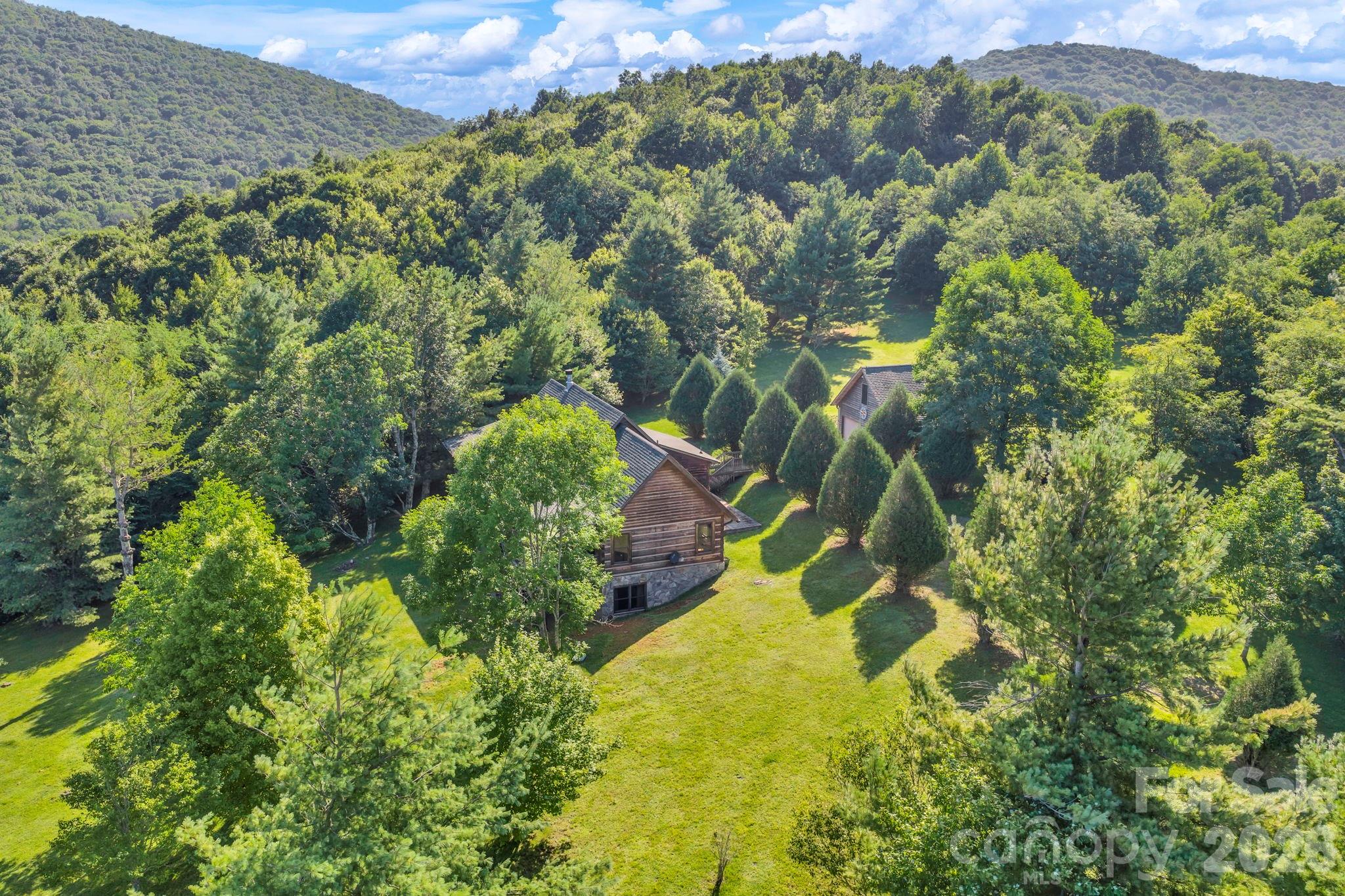 525 Schoolhouse Ridge Property Photo 8