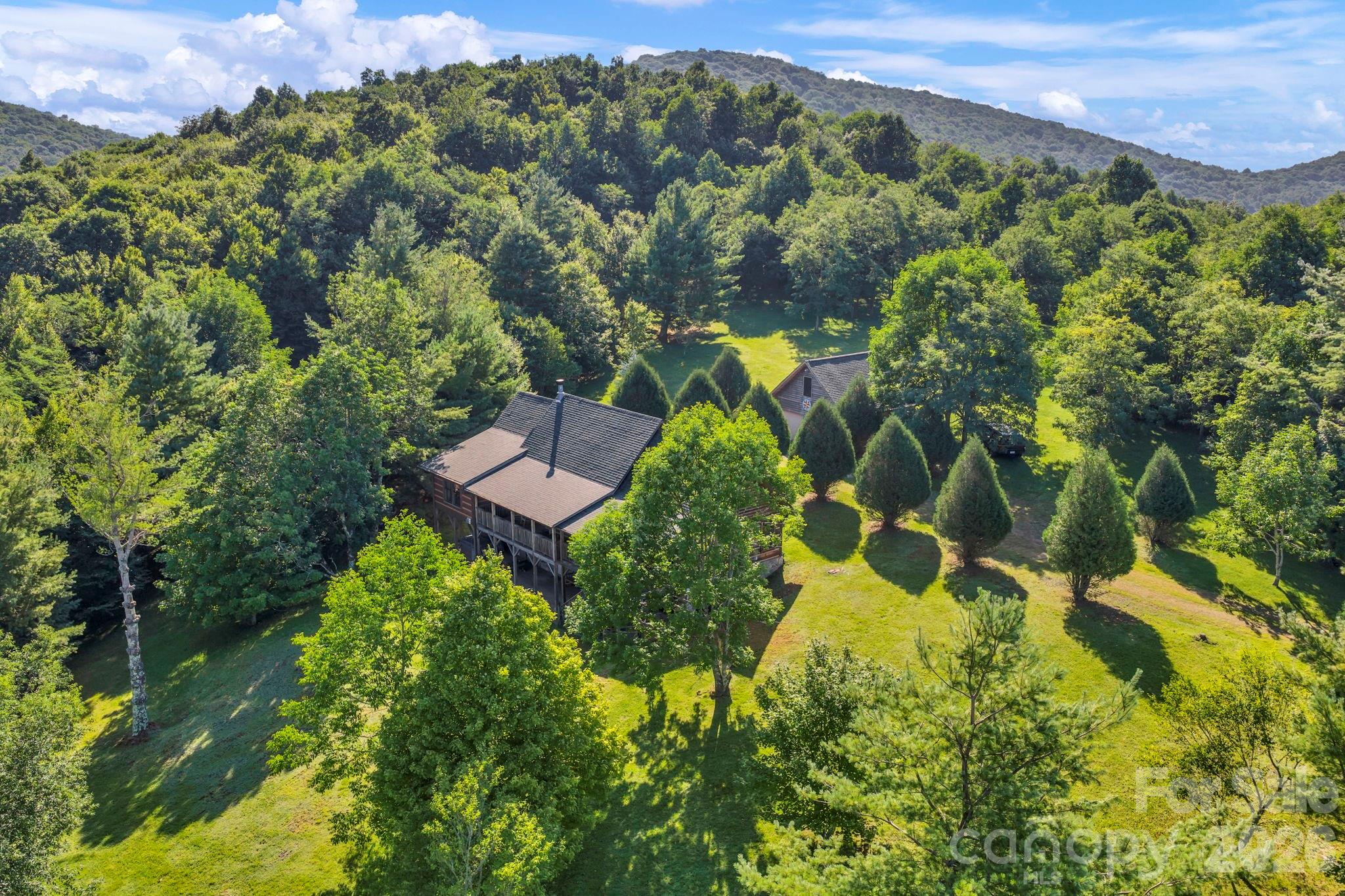 525 Schoolhouse Ridge Property Photo 9
