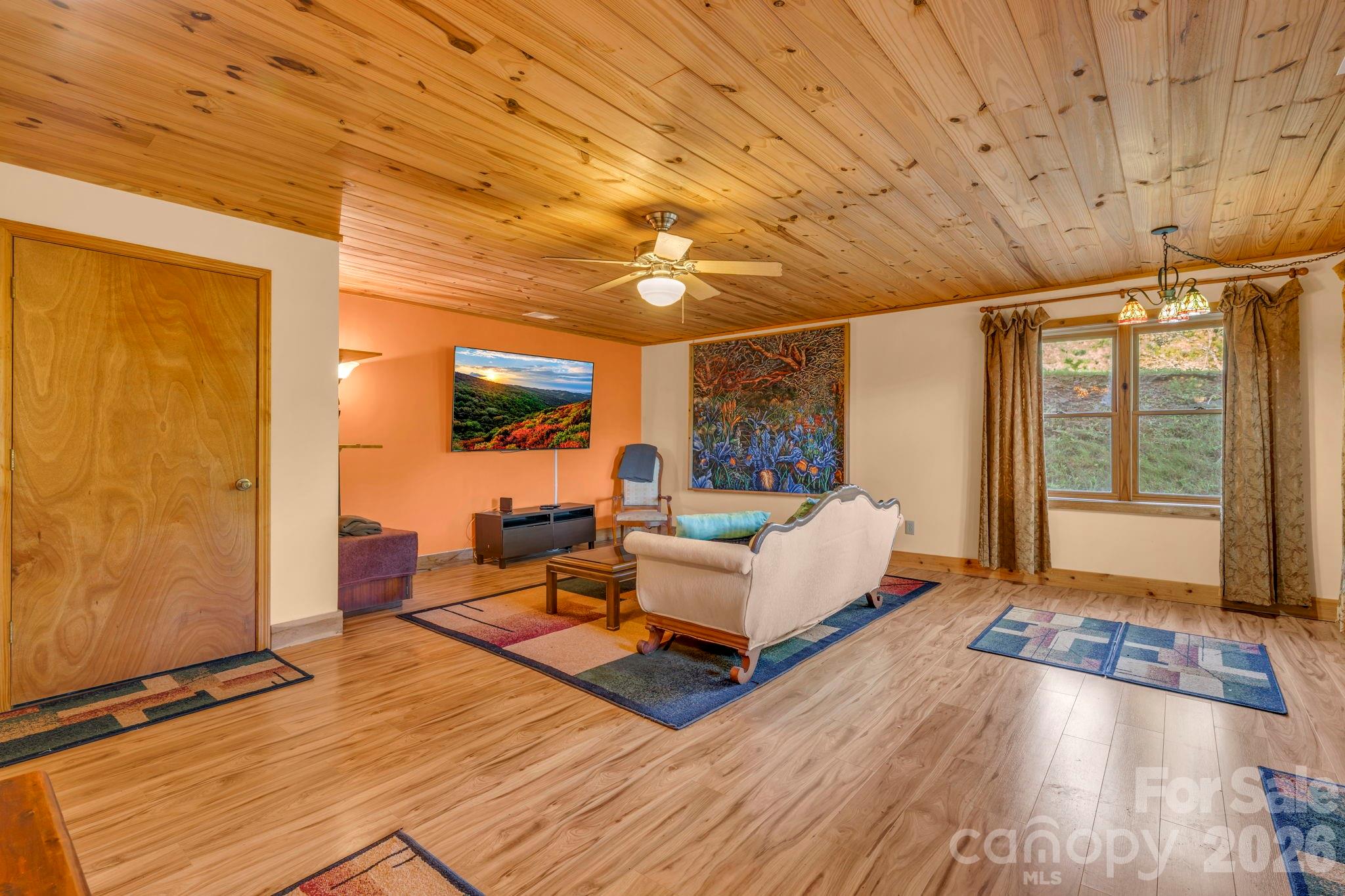 525 Schoolhouse Ridge Property Photo 37