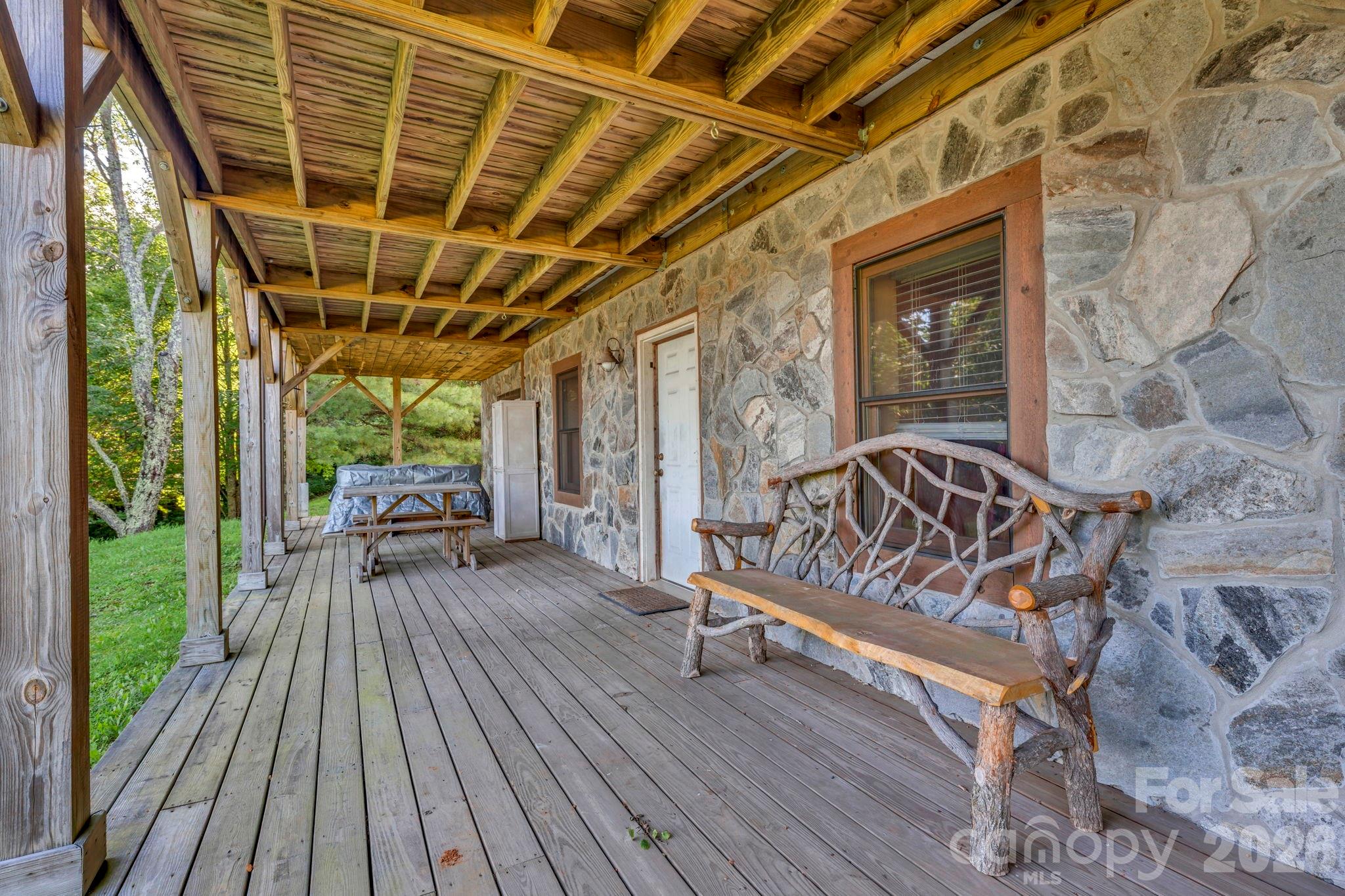 525 Schoolhouse Ridge Property Photo 39