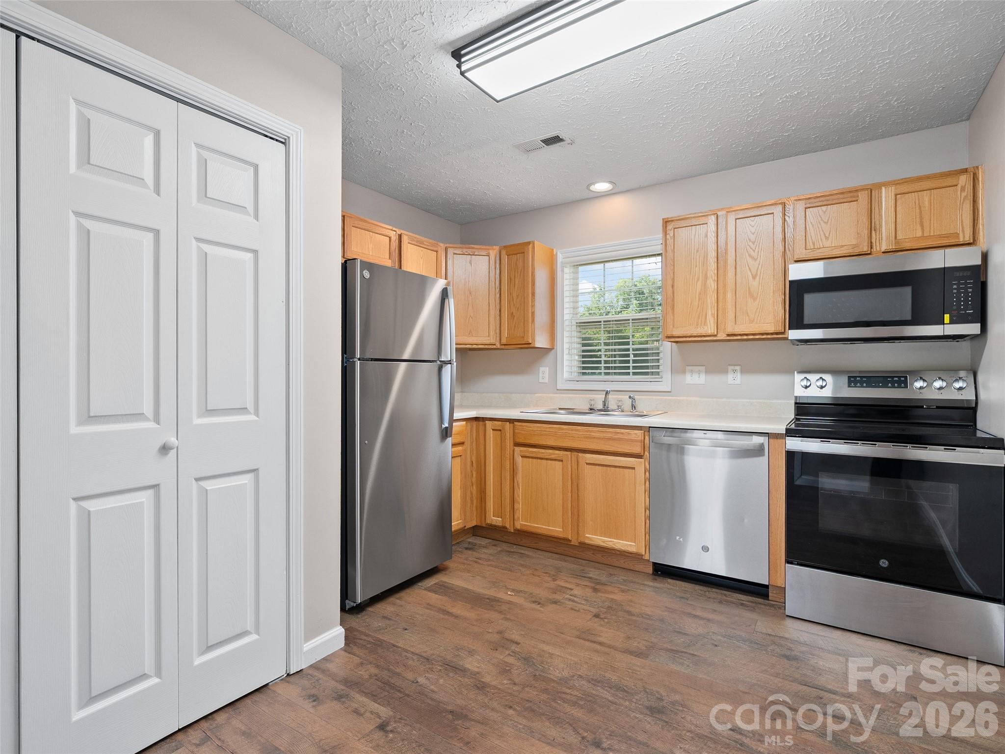 237 Camelot Drive B Property Photo 9