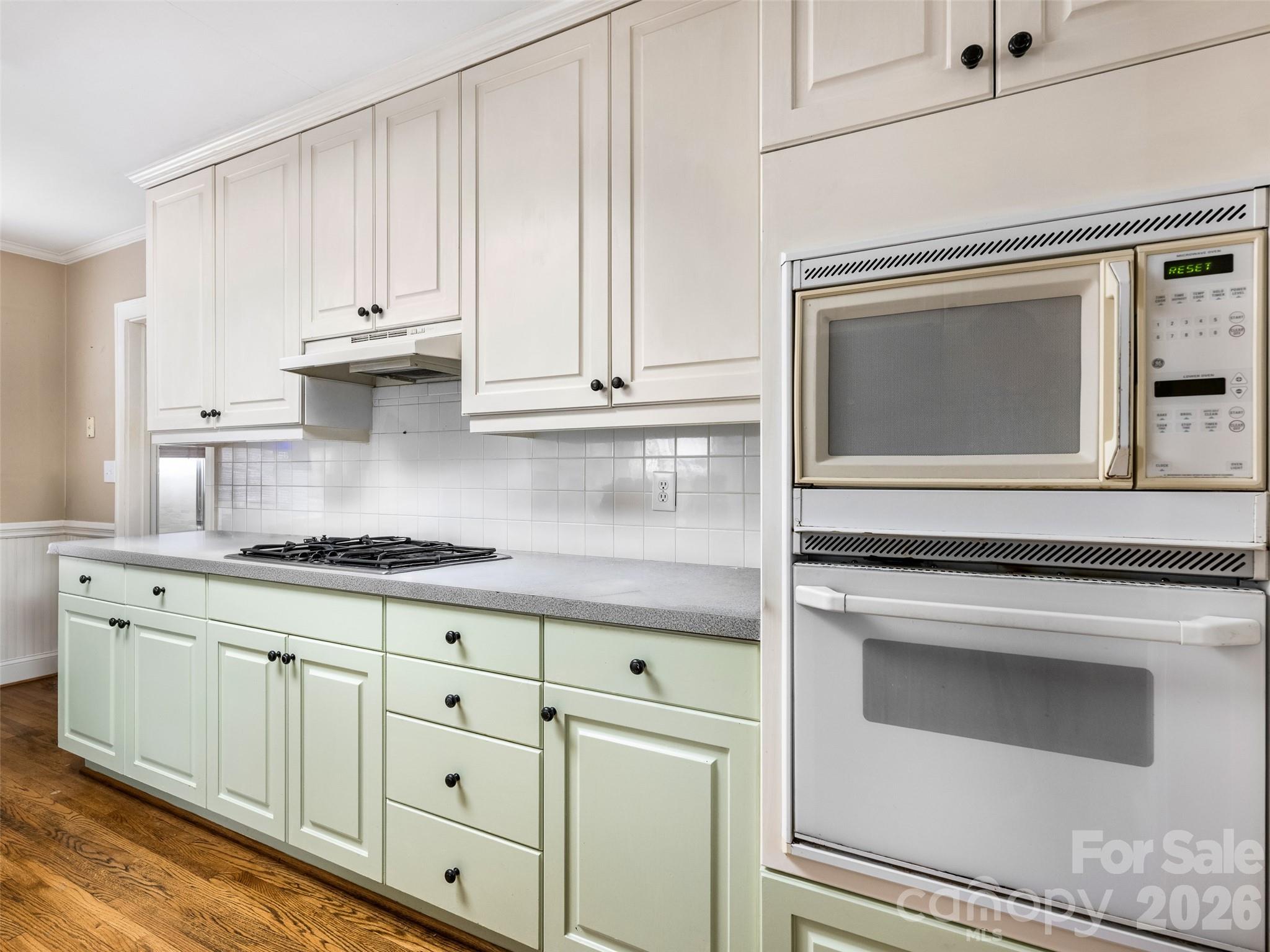 646 Marsh Road Property Photo 11