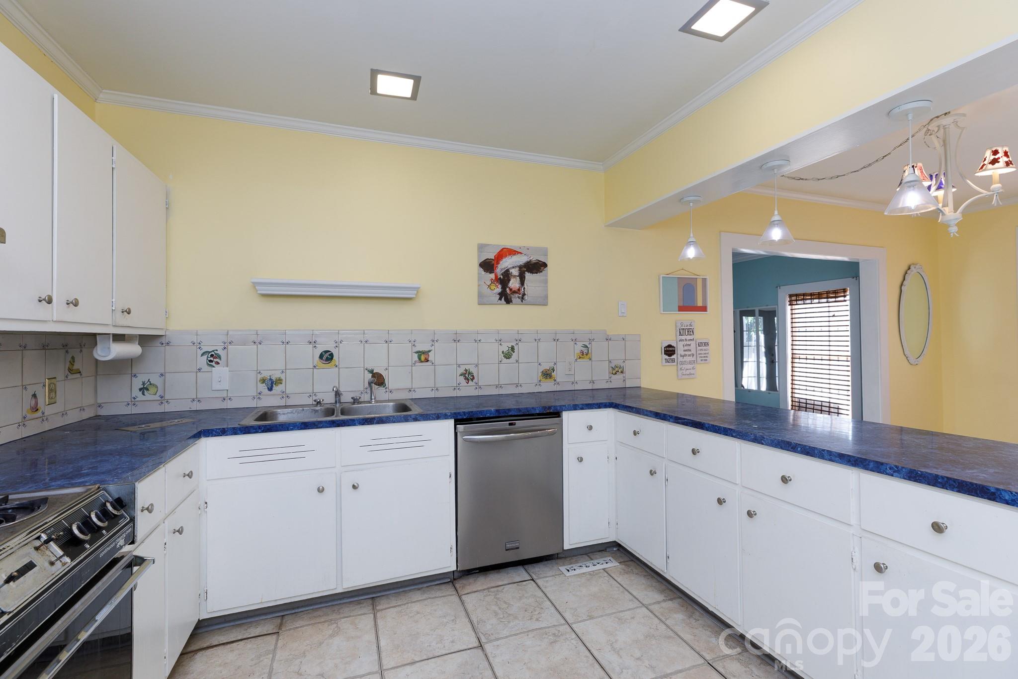 718 Milton Avenue Property Photo 8
