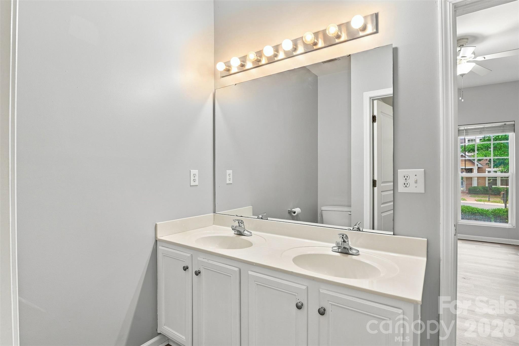 1011 Laparc Lane Property Photo 12