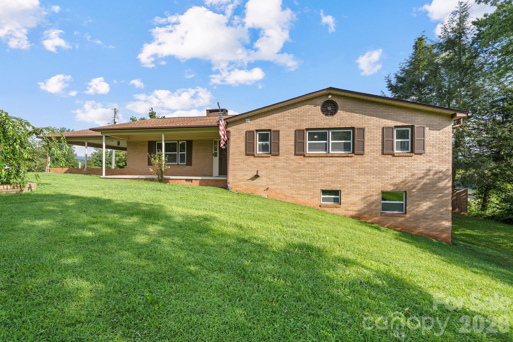 3968 Hollywood Ridge Road Property Photo 1