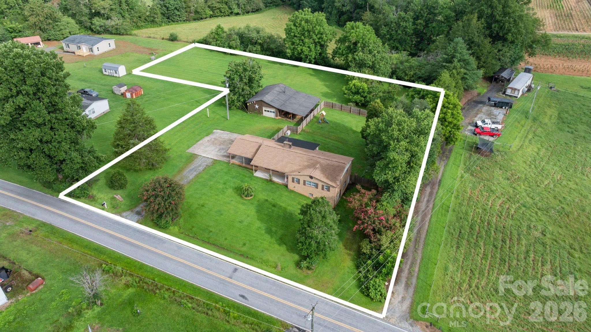3968 Hollywood Ridge Road Property Photo 2