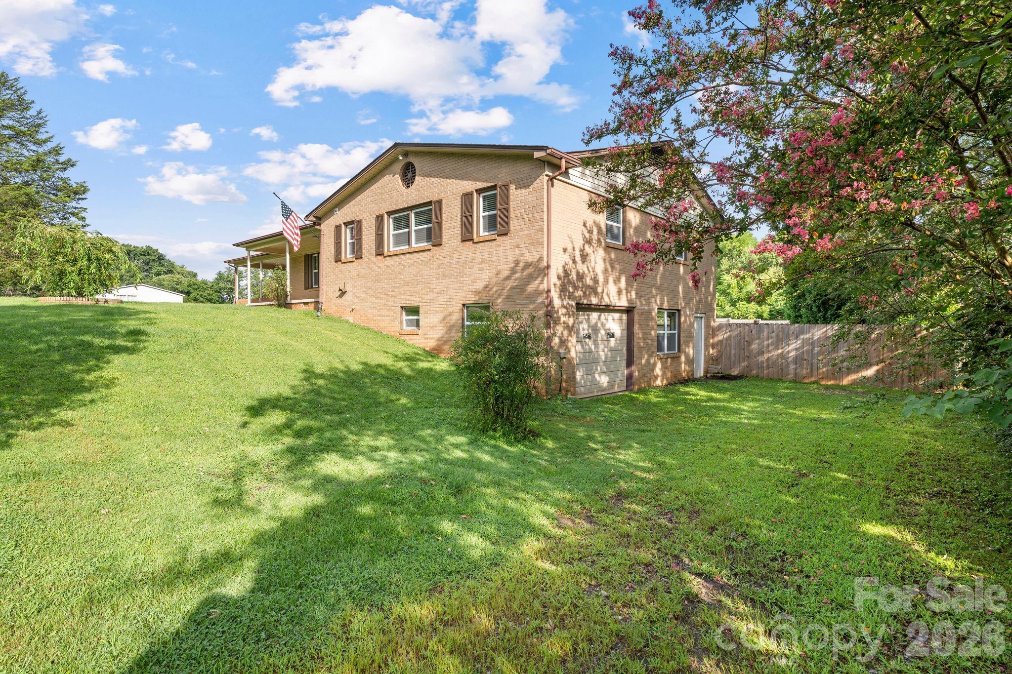3968 Hollywood Ridge Road Property Photo 3