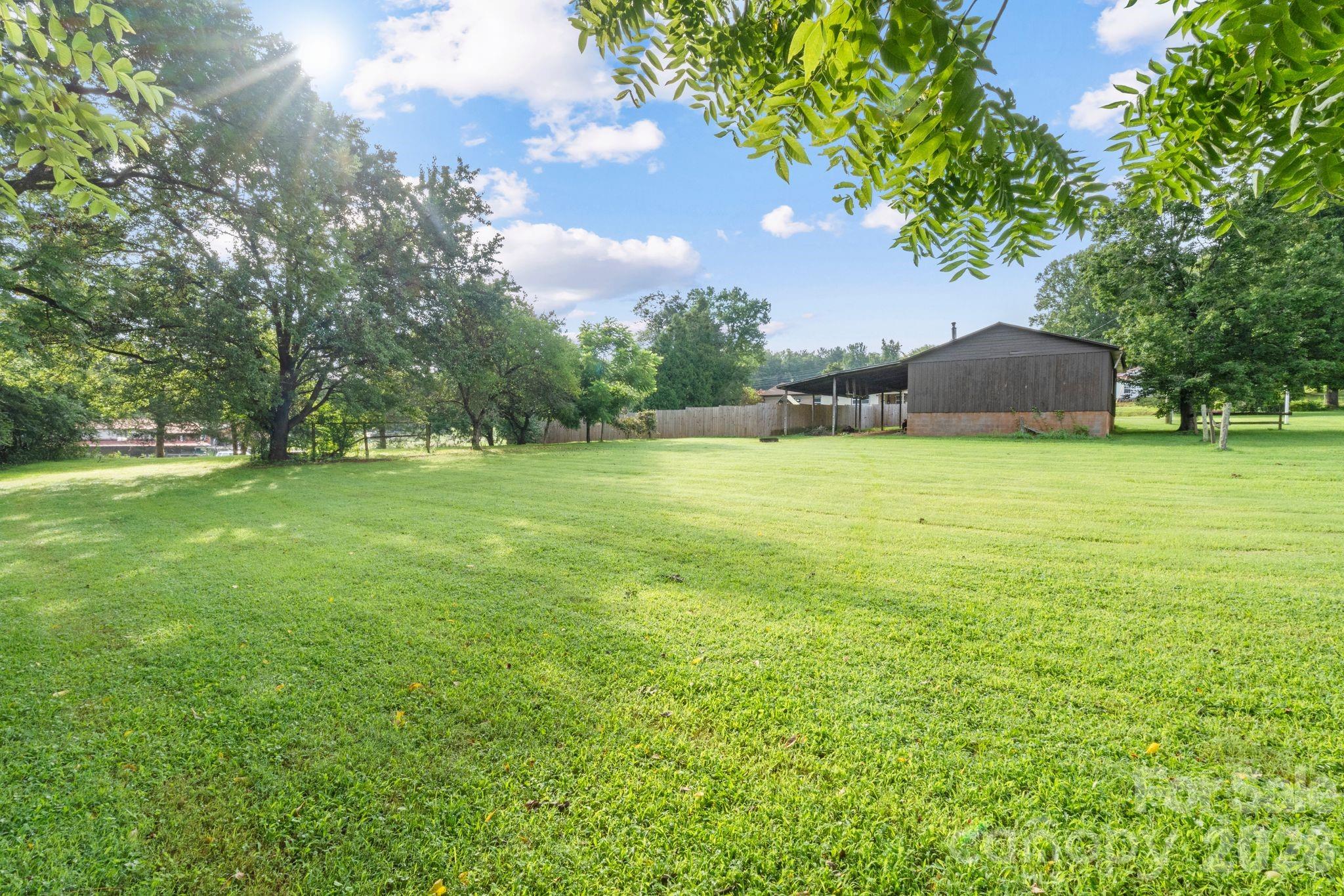 3968 Hollywood Ridge Road Property Photo 5