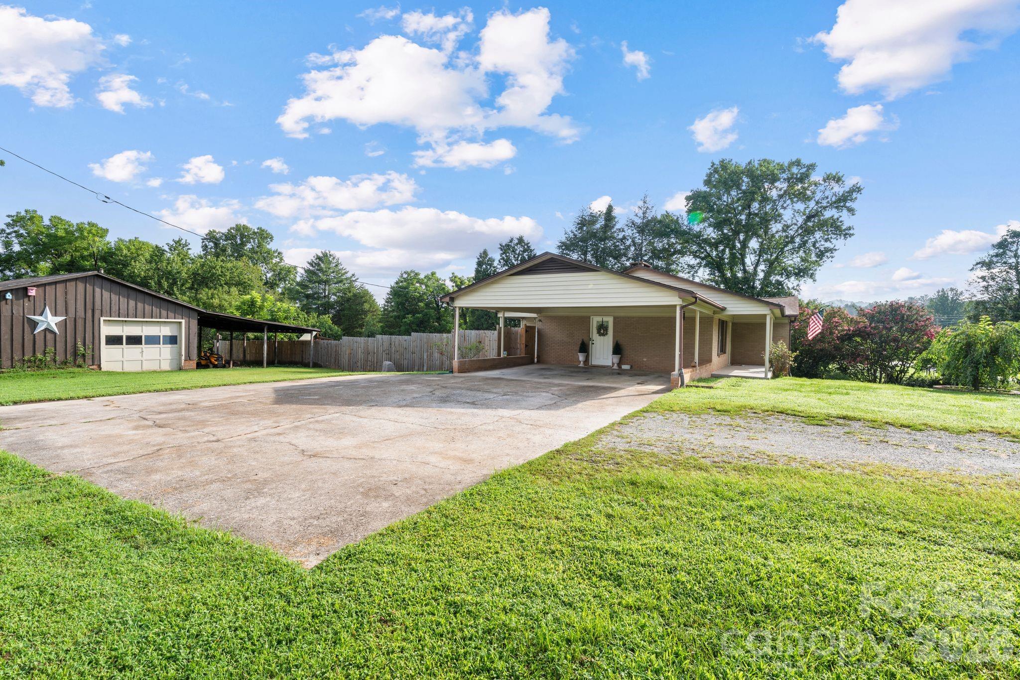 3968 Hollywood Ridge Road Property Photo 6