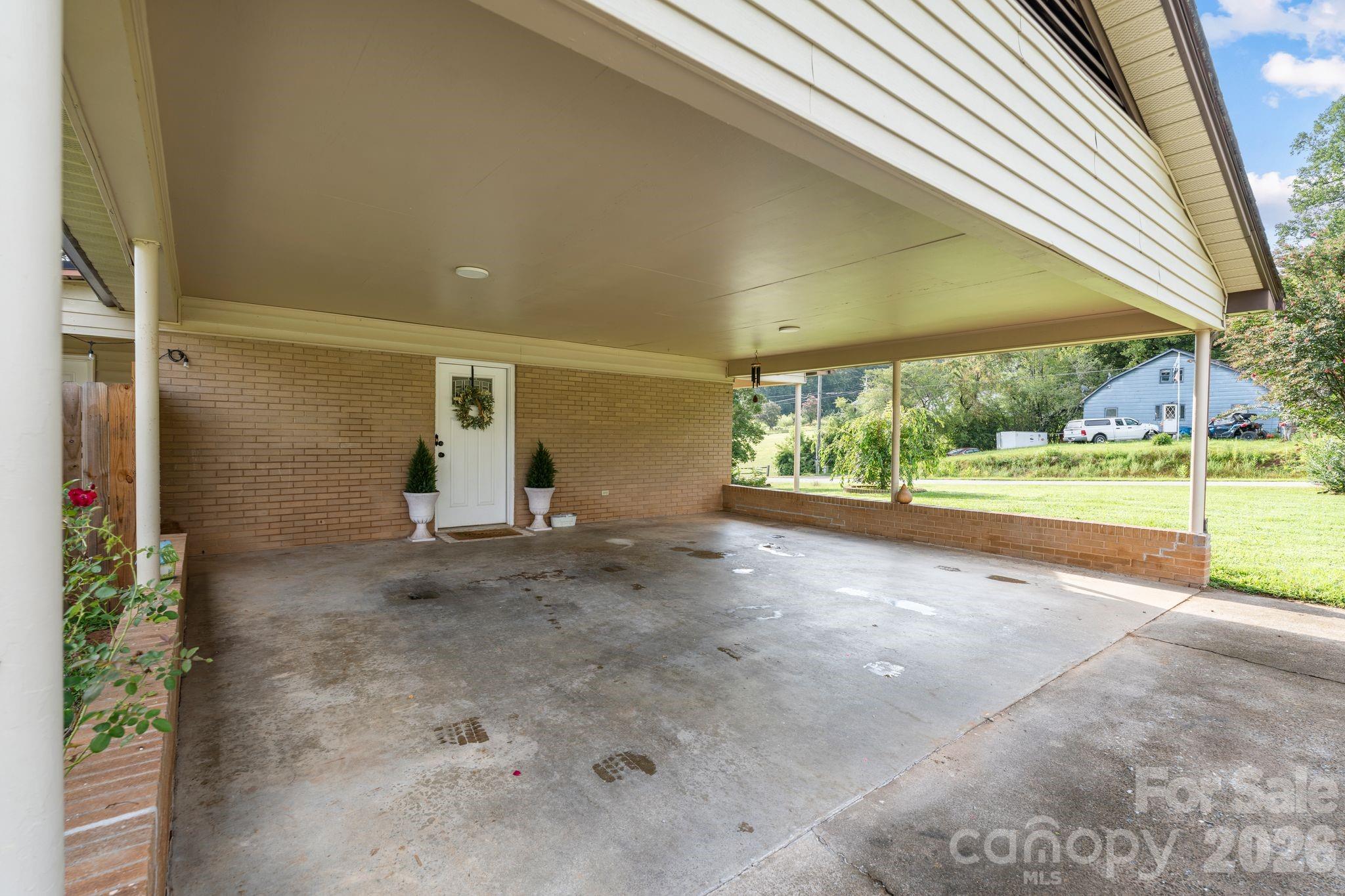 3968 Hollywood Ridge Road Property Photo 7