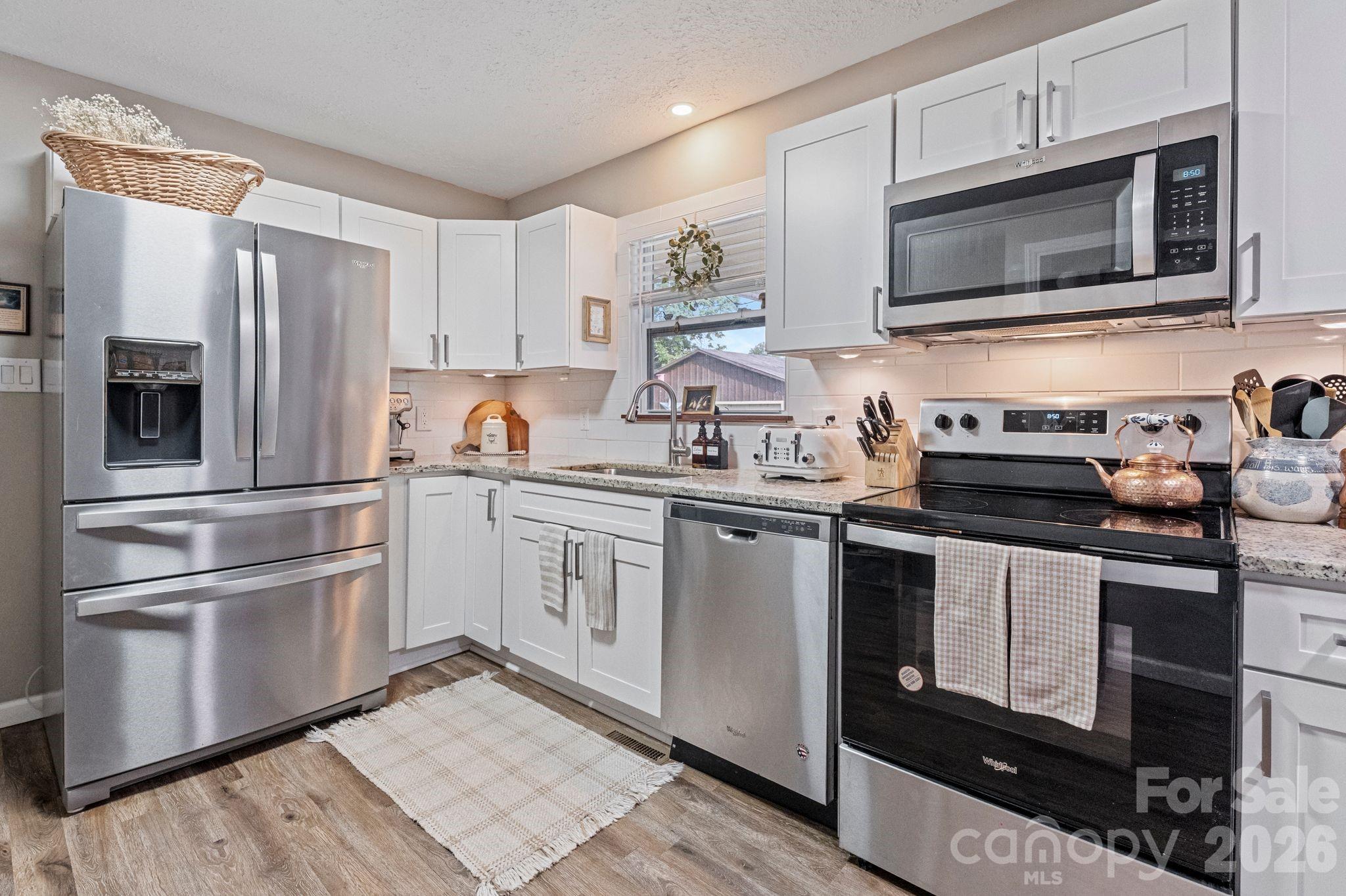 3968 Hollywood Ridge Road Property Photo 14