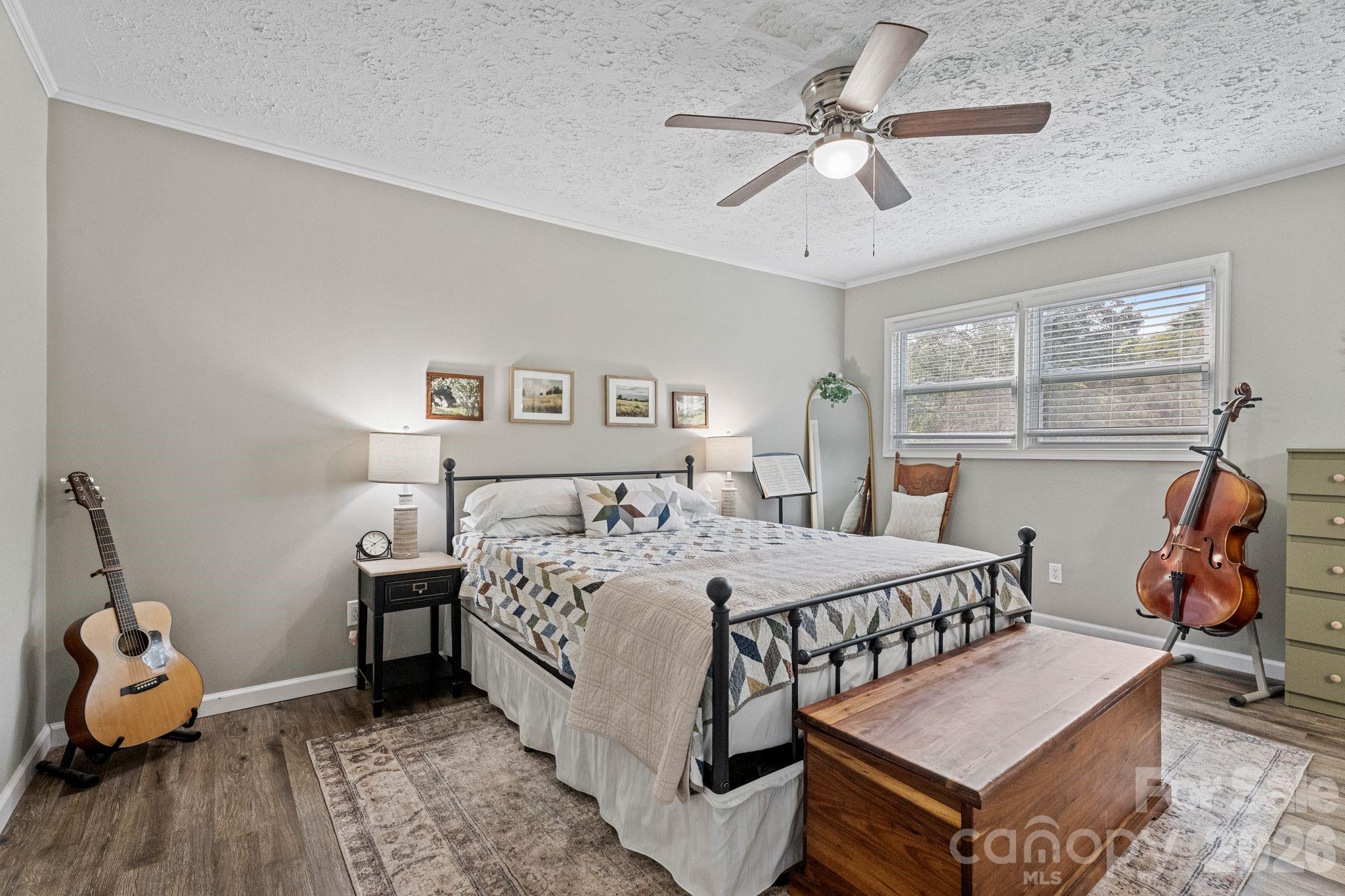 3968 Hollywood Ridge Road Property Photo 16