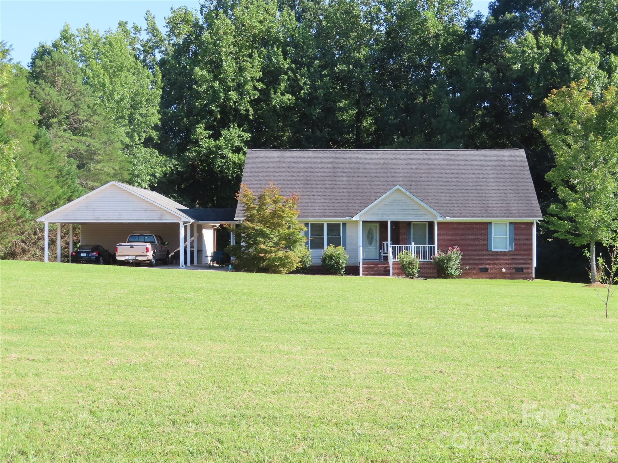 1083 Sharon Road Property Photo 1