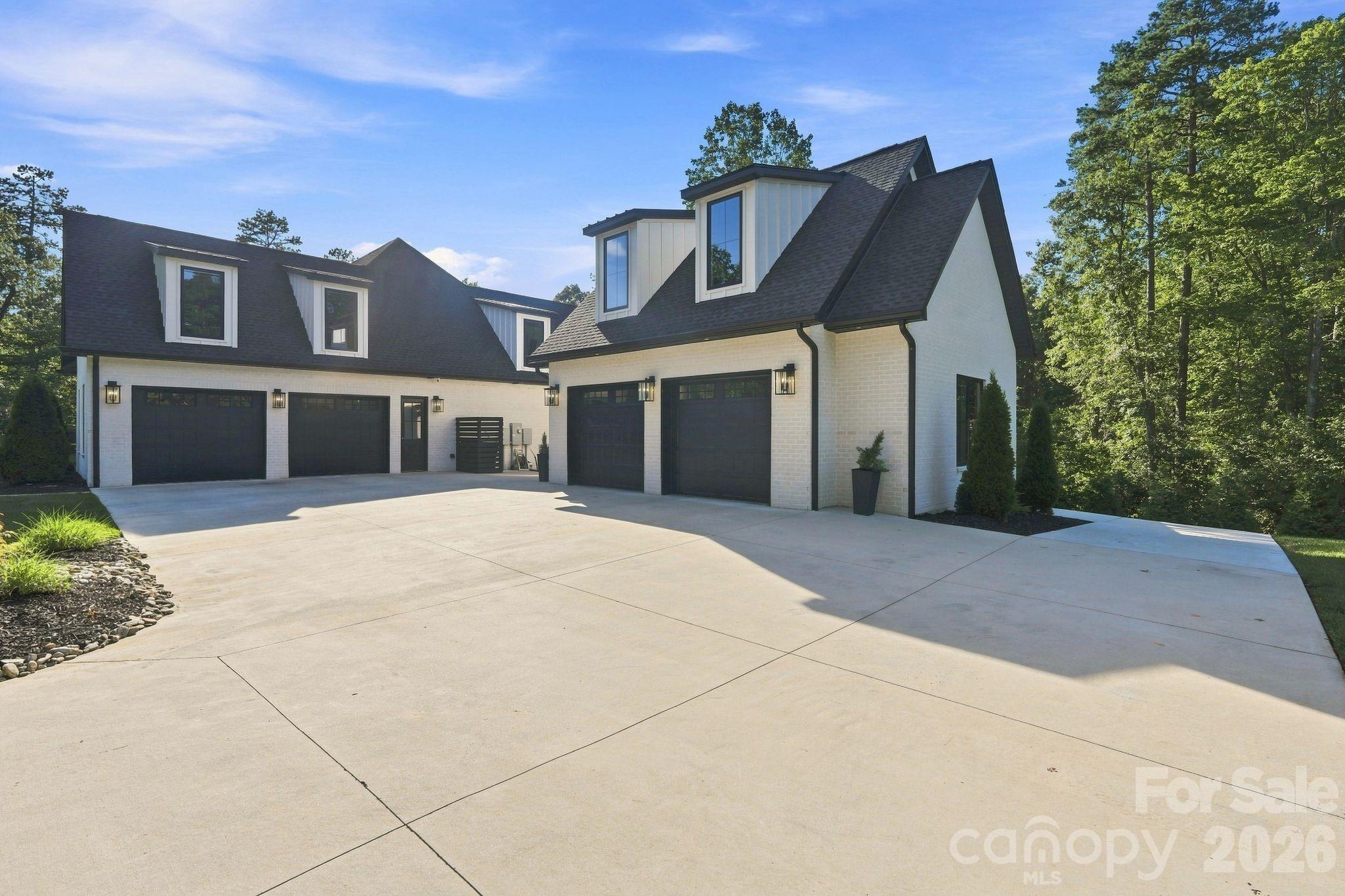 4761 Glen Hollow Lane Property Photo 6