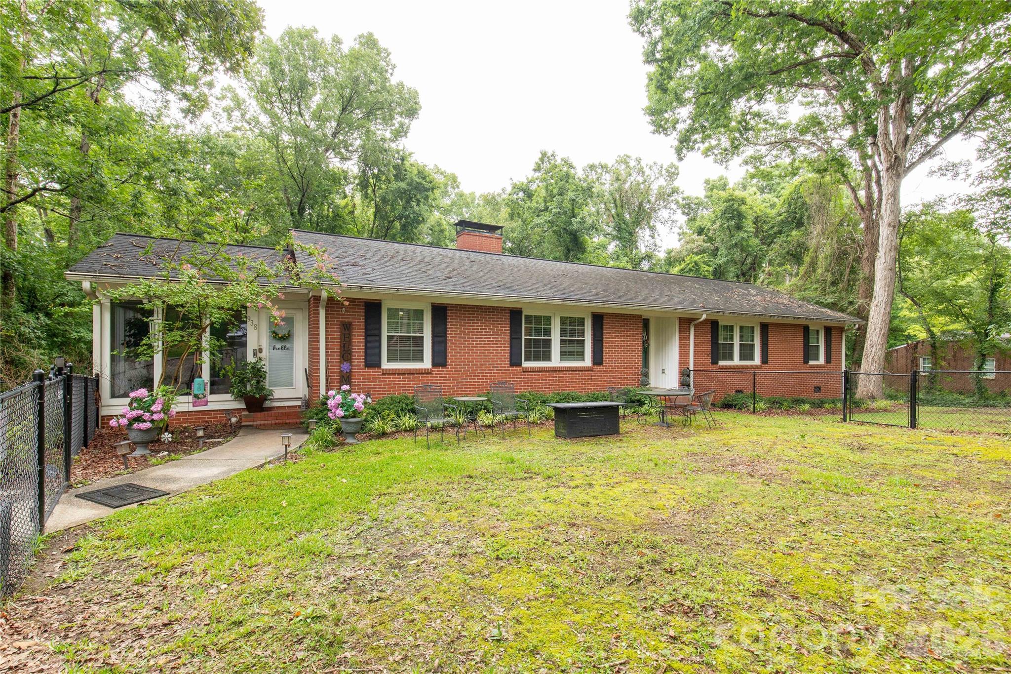 938 Forest Drive Property Photo 2