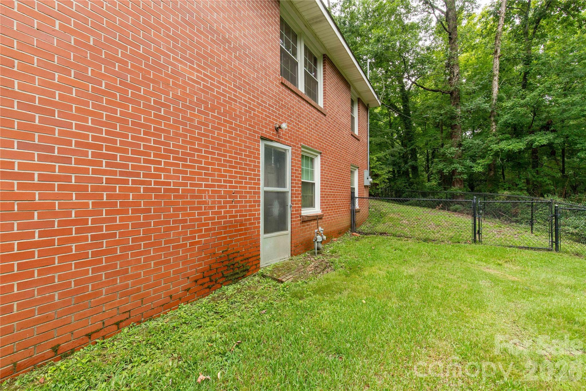 938 Forest Drive Property Photo 5
