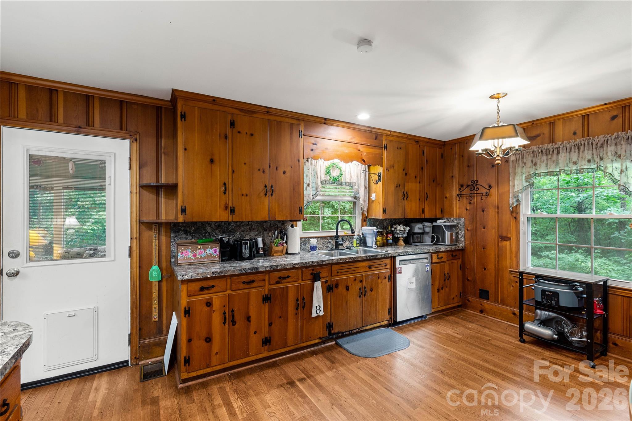 938 Forest Drive Property Photo 11