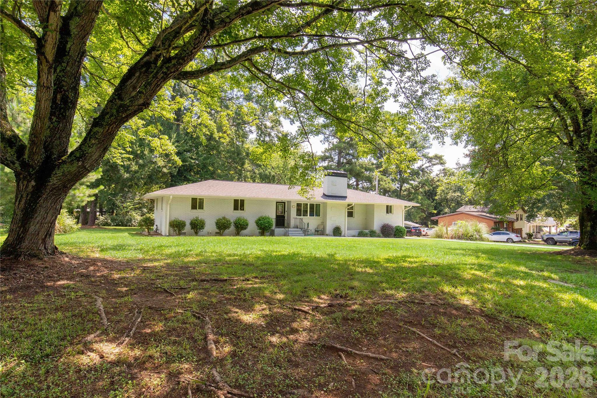 1405 Lakeview Drive Property Photo 1