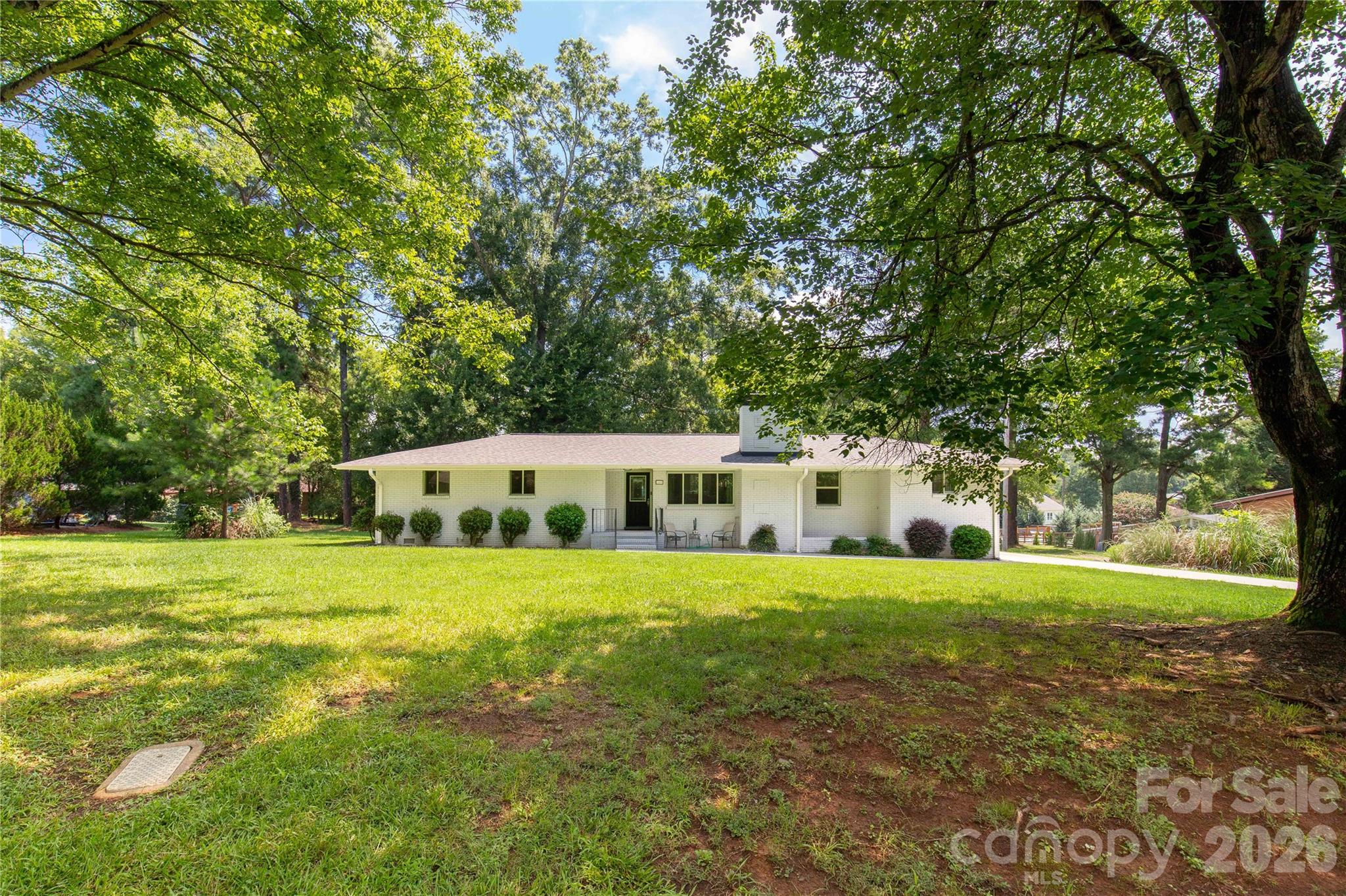 1405 Lakeview Drive Property Photo 2