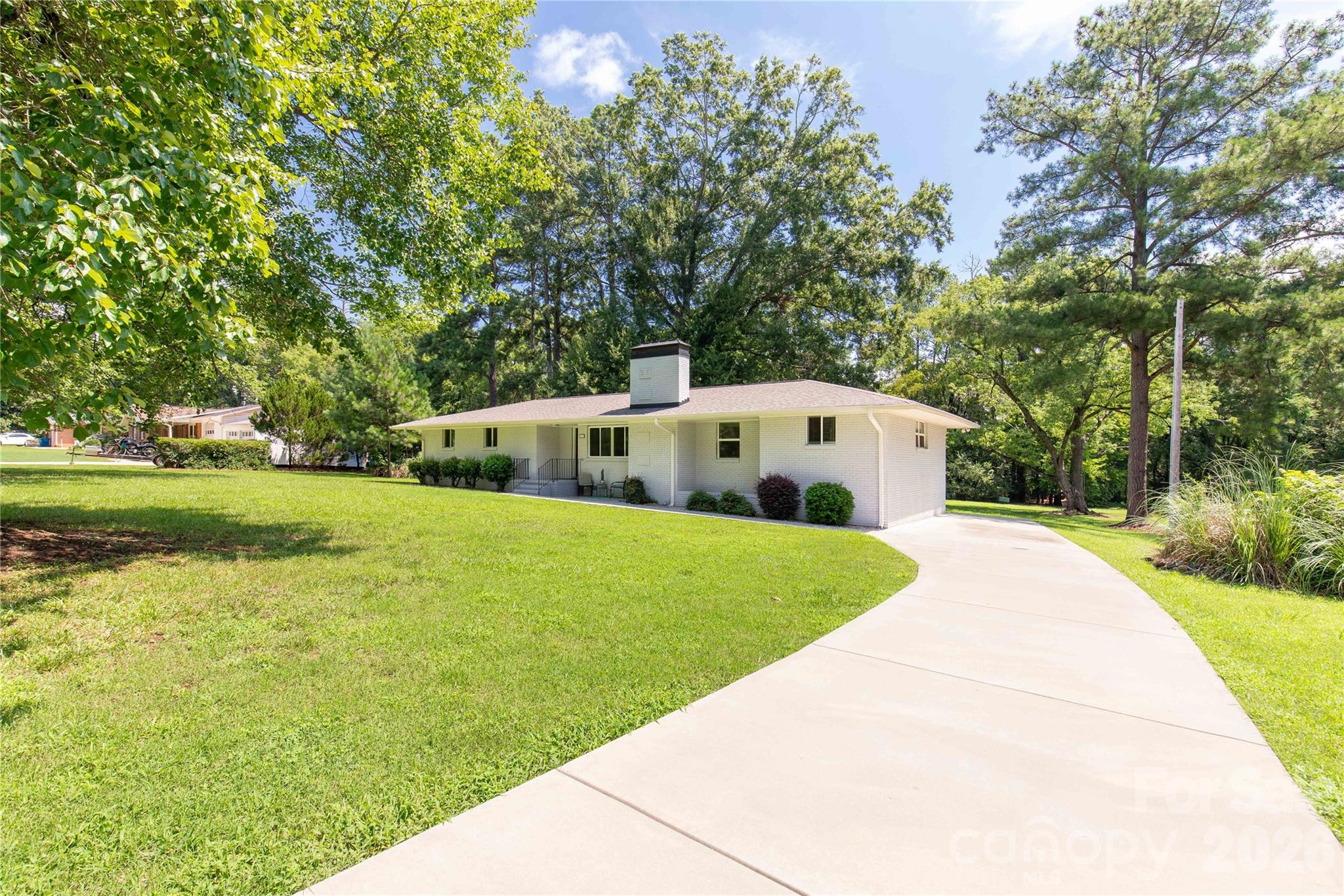 1405 Lakeview Drive Property Photo 3
