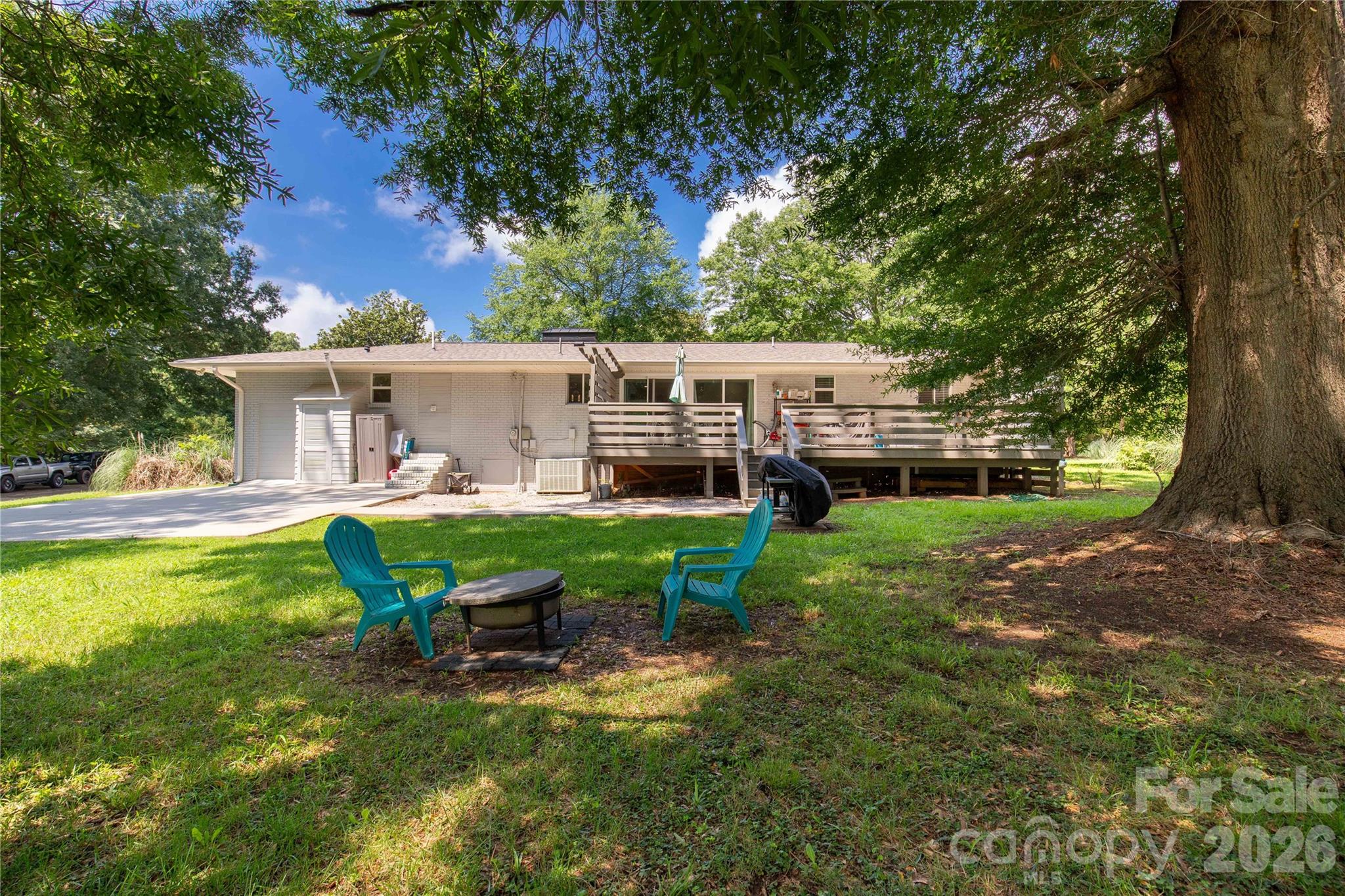 1405 Lakeview Drive Property Photo 4