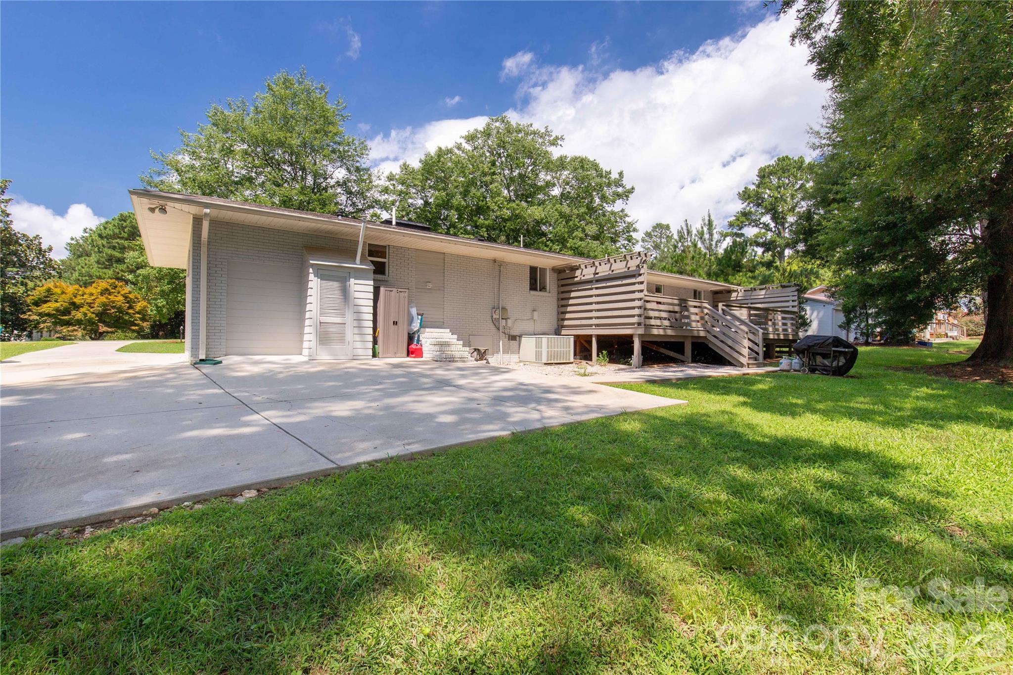 1405 Lakeview Drive Property Photo 7
