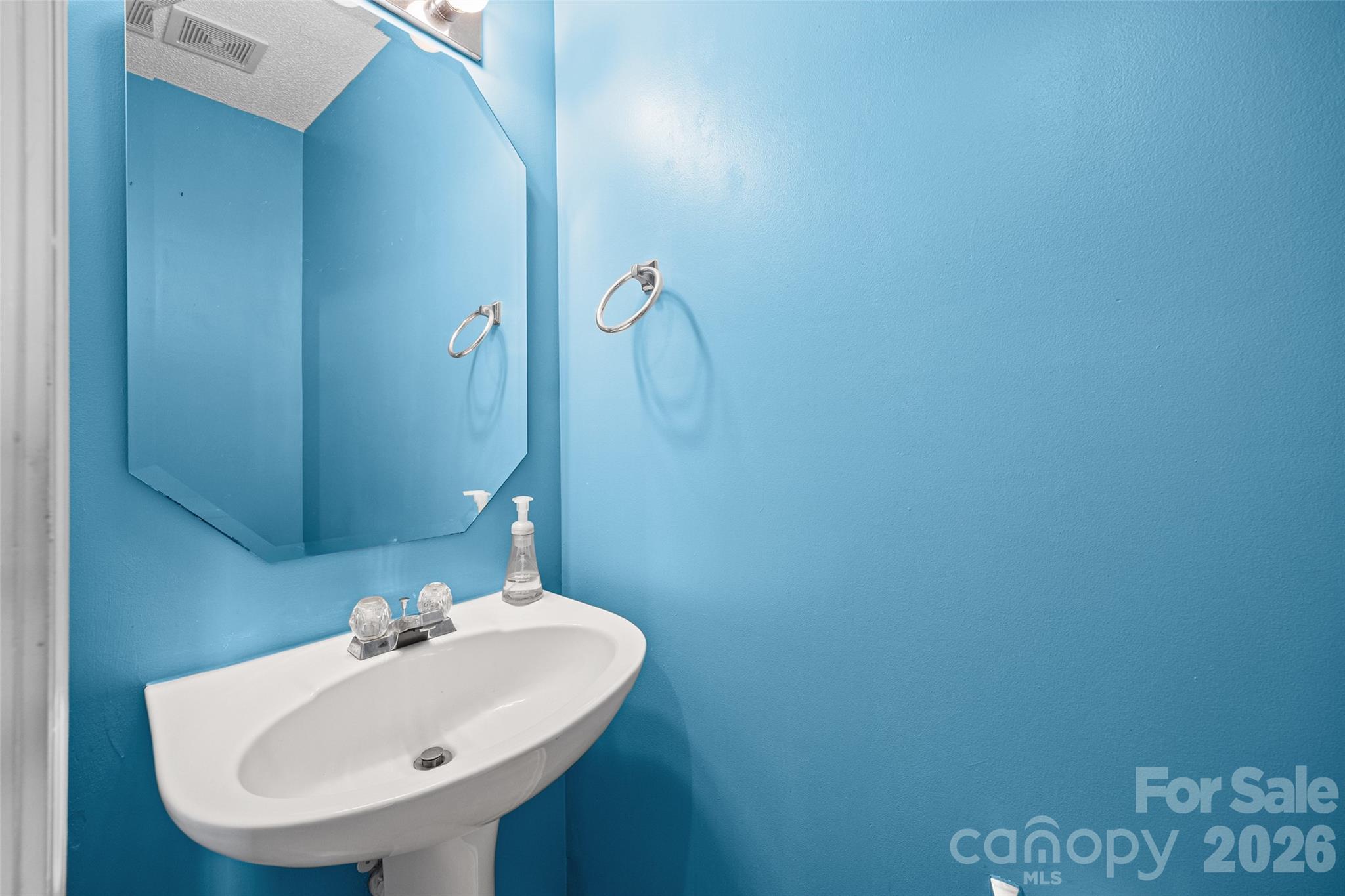 3240 Barons Court Road Property Photo 14