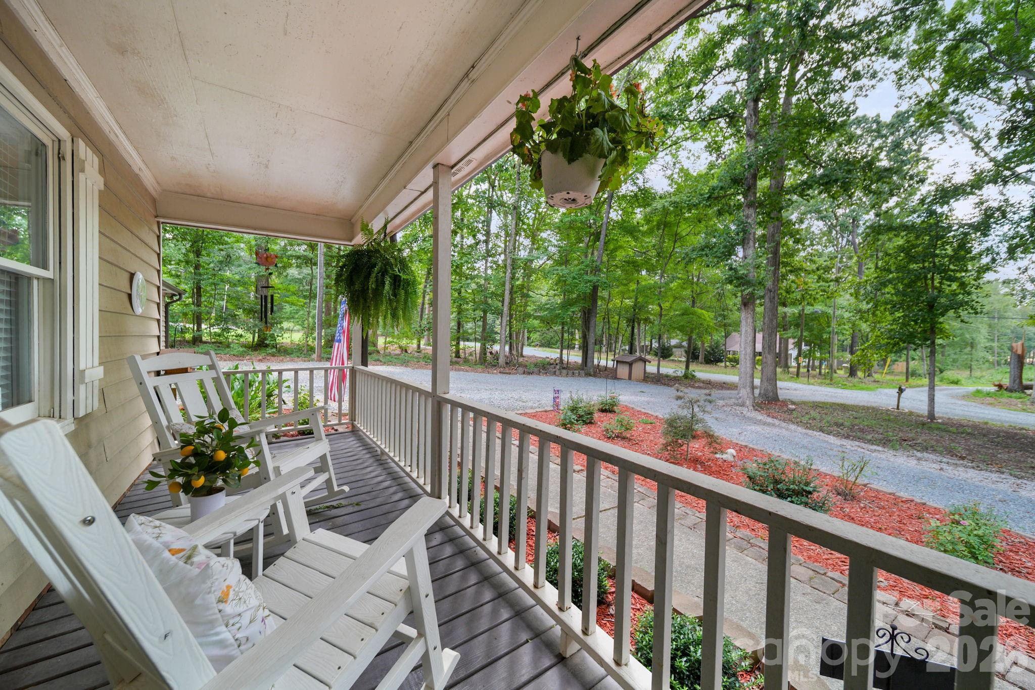 2115 Acorn Lane Property Photo 12