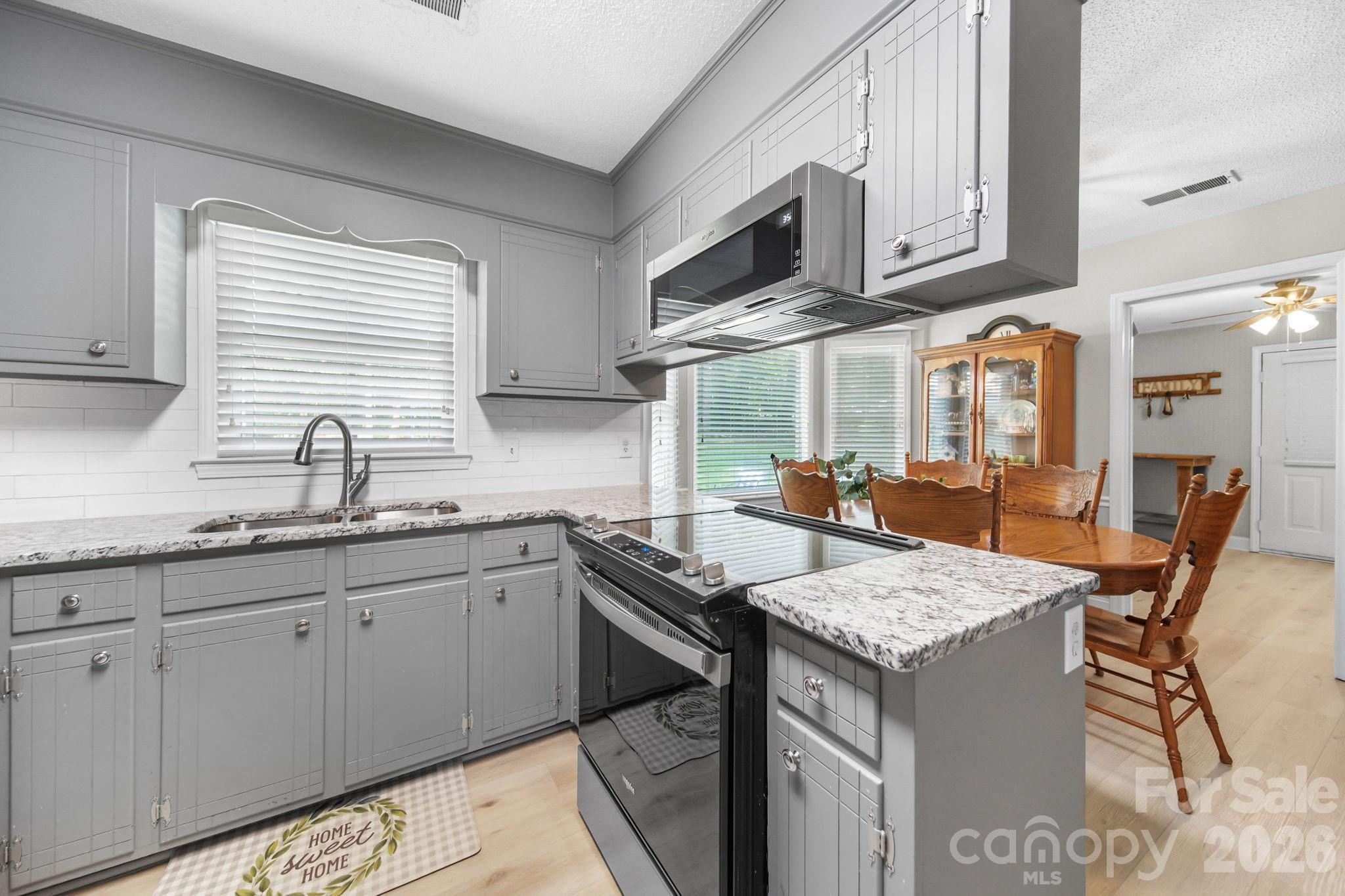 2115 Acorn Lane Property Photo 17