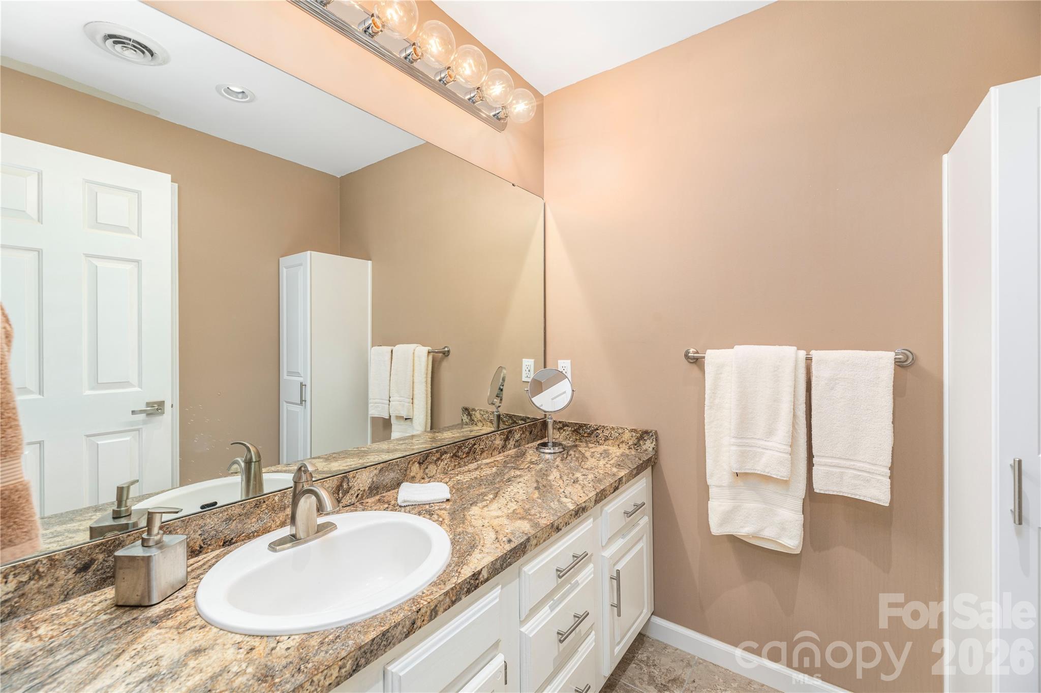 204 Live Oak Lane Property Photo 7