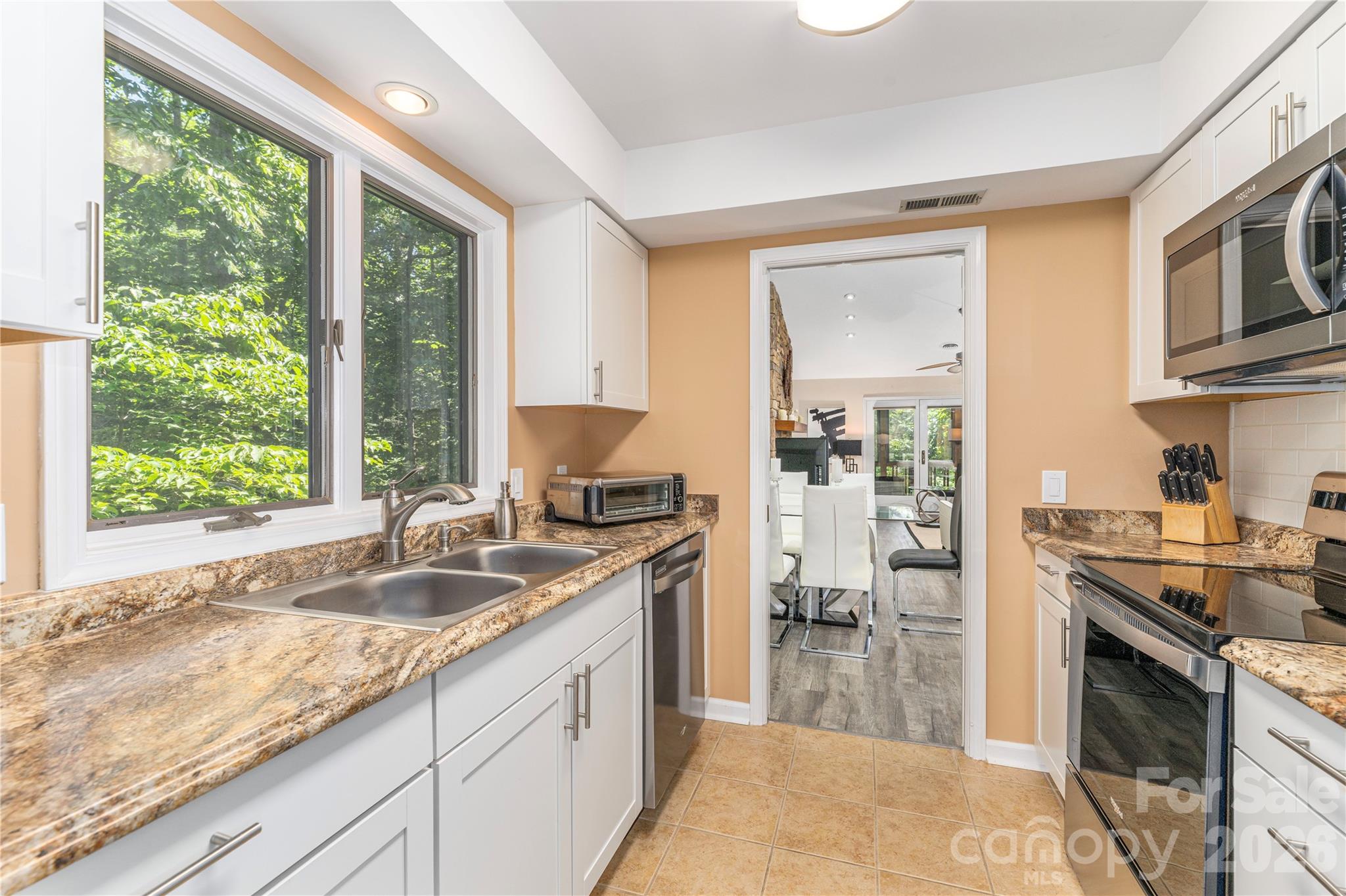 204 Live Oak Lane Property Photo 12