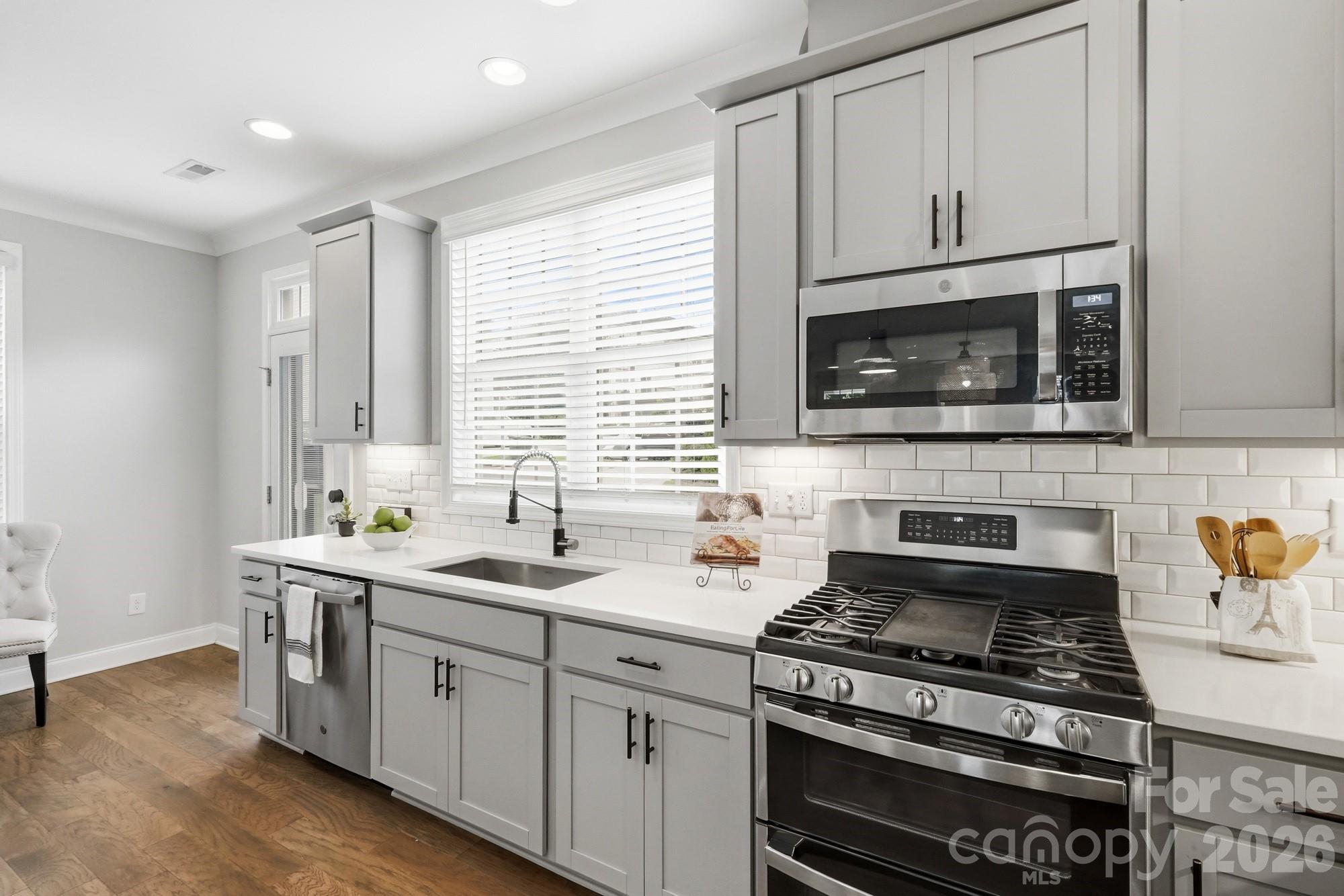9406 Kings Parade Boulevard Property Photo 23