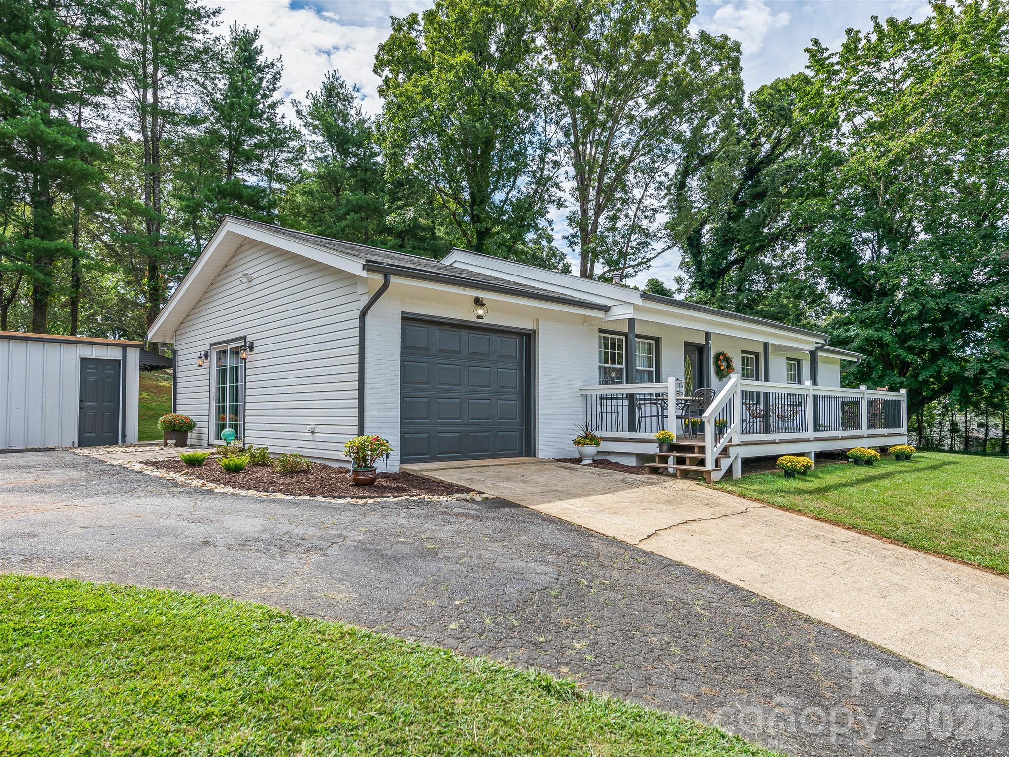 7 Southwicke Drive Property Photo 1