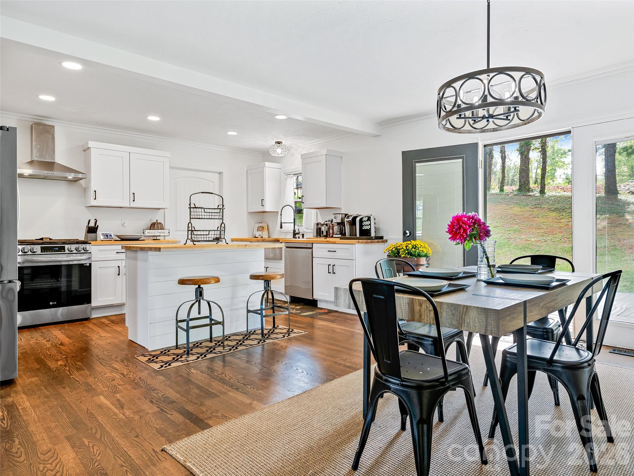 7 Southwicke Drive Property Photo 8
