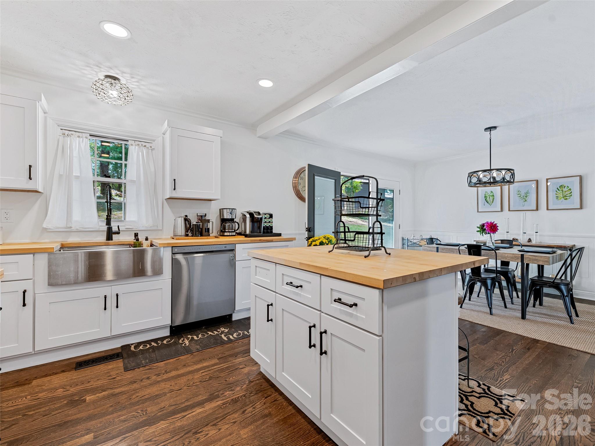 7 Southwicke Drive Property Photo 14