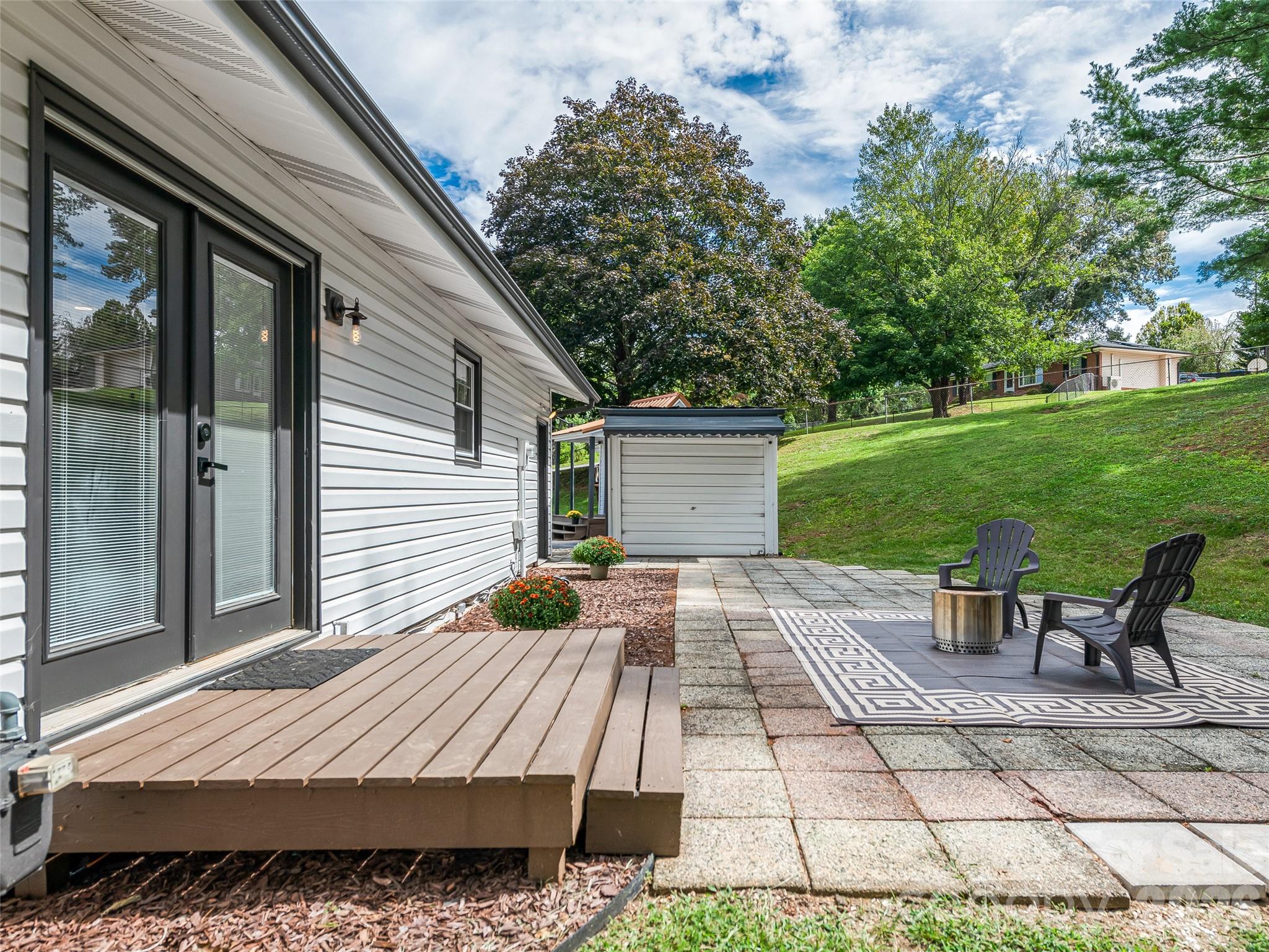 7 Southwicke Drive Property Photo 27