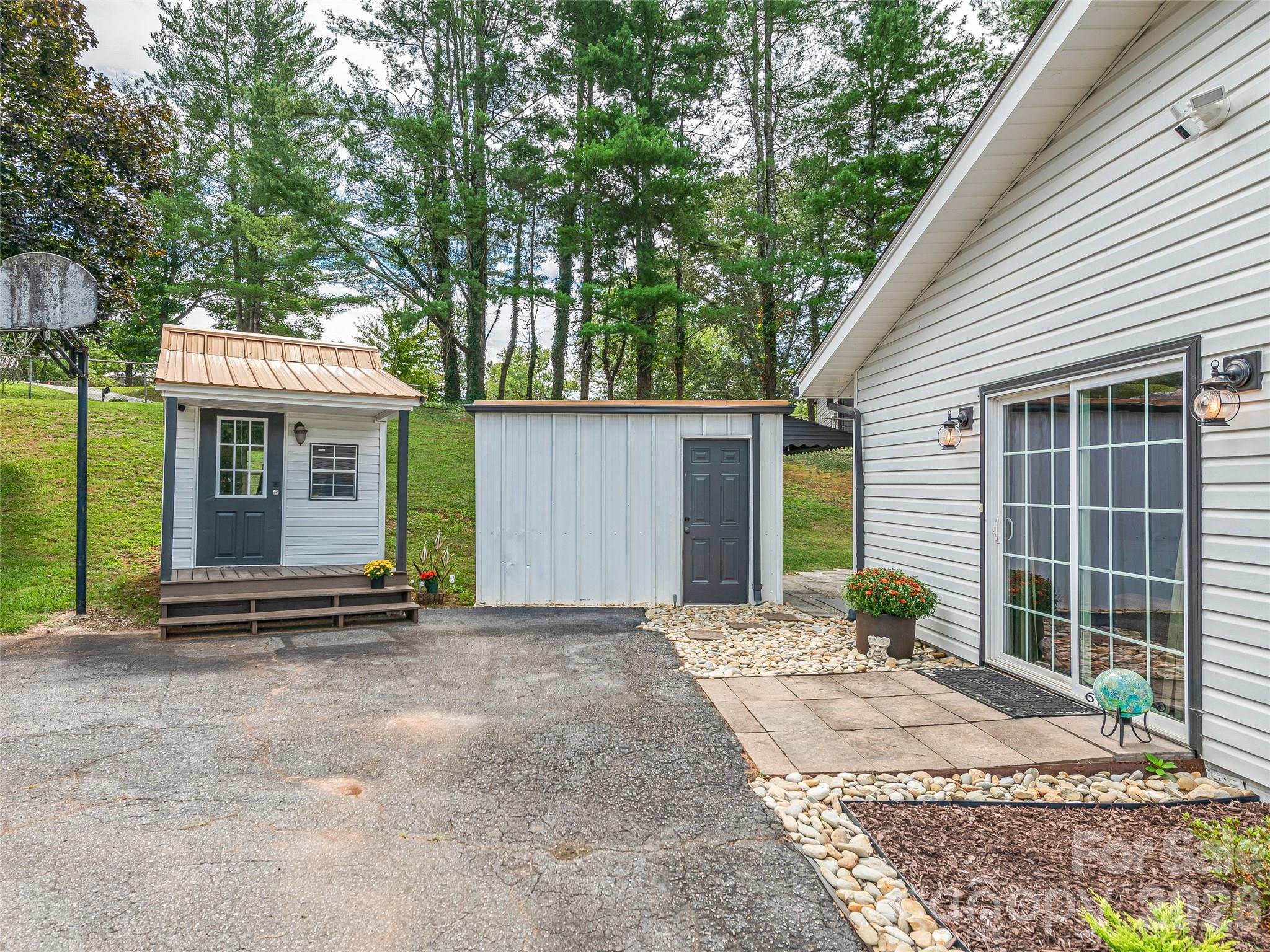 7 Southwicke Drive Property Photo 29