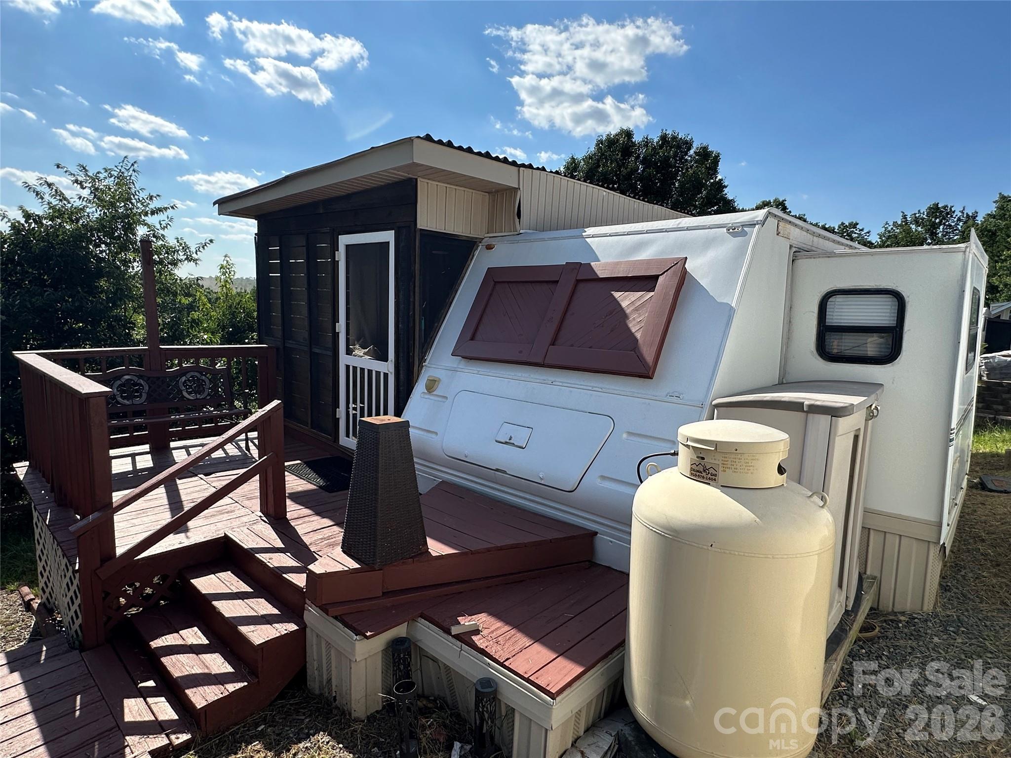 108 Robin Lane Property Photo 1