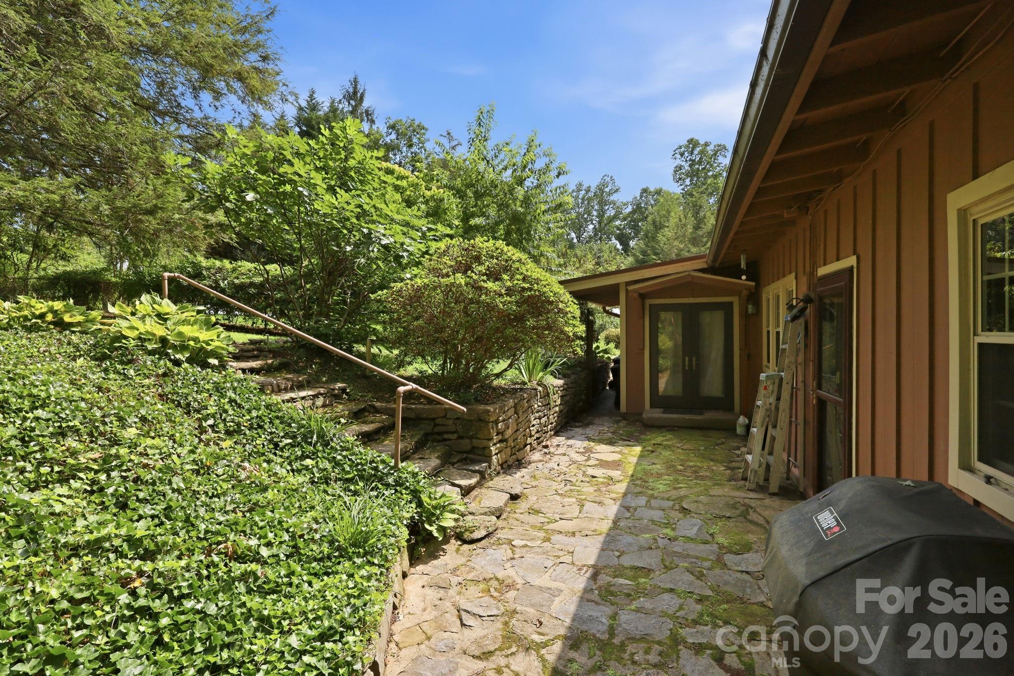 1925 Laurel Park Highway Property Photo 11