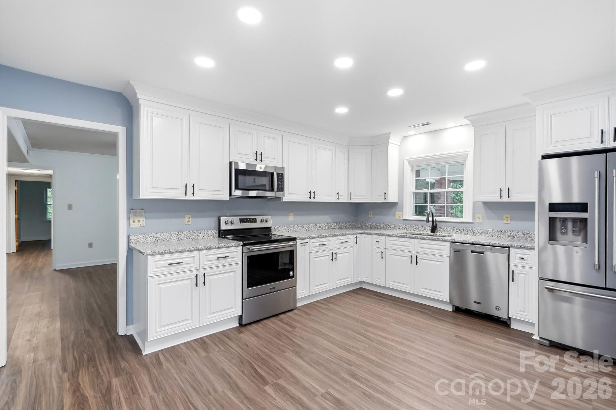 10211 Meadow Hollow Drive Property Photo 9