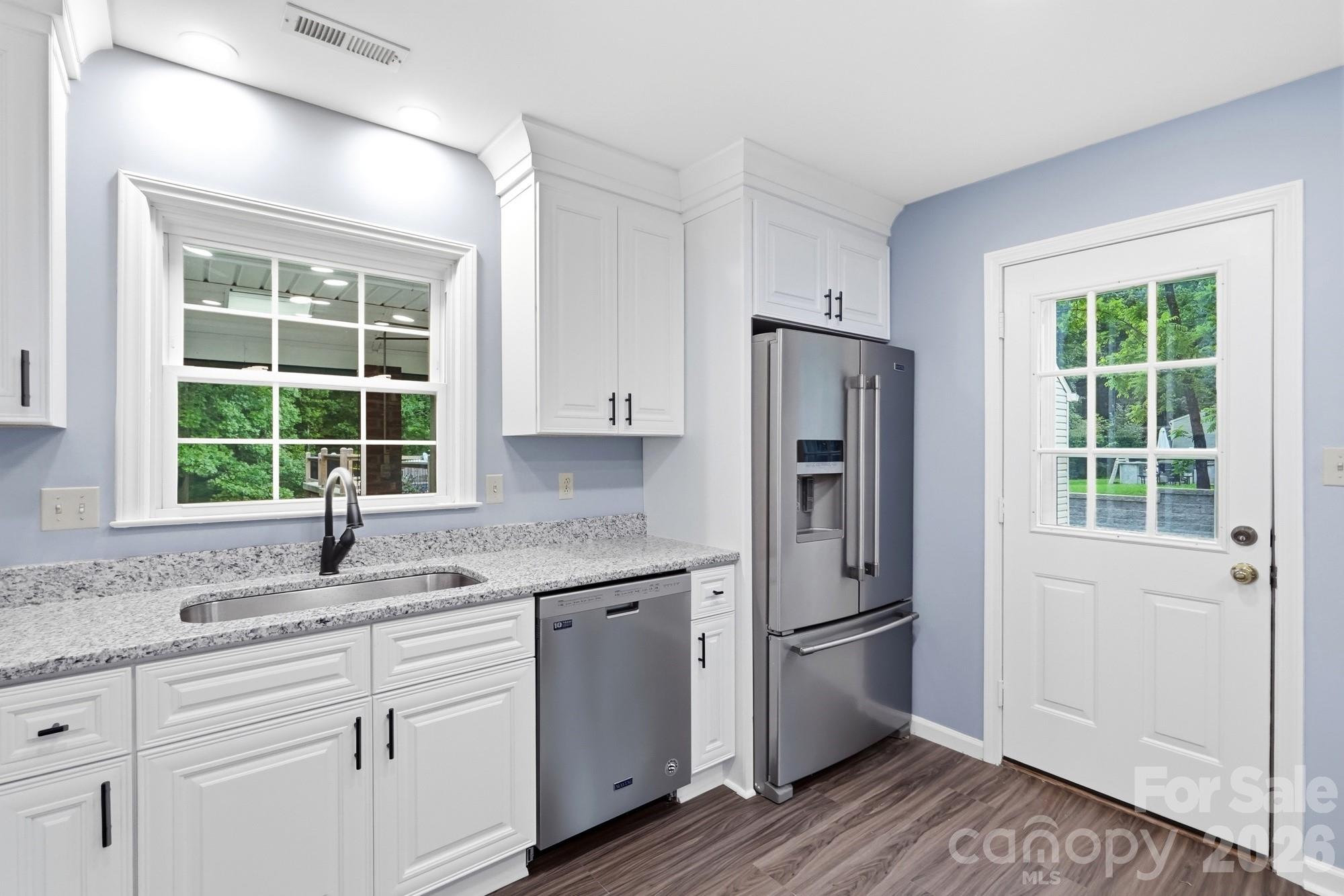 10211 Meadow Hollow Drive Property Photo 12